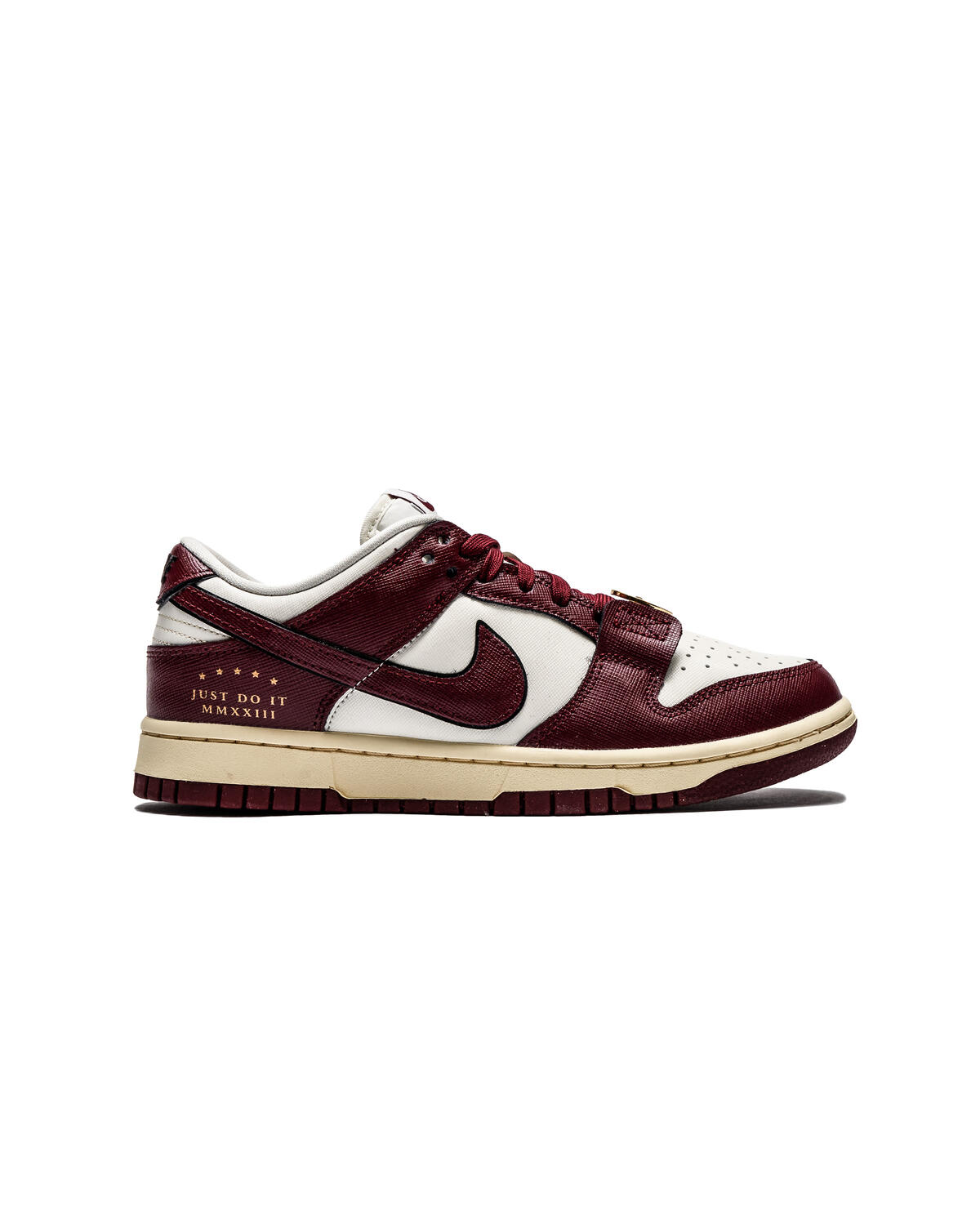 Nike WMNS Dunk Low SE - Sail / Team Red / Black / Muslin - Image 2