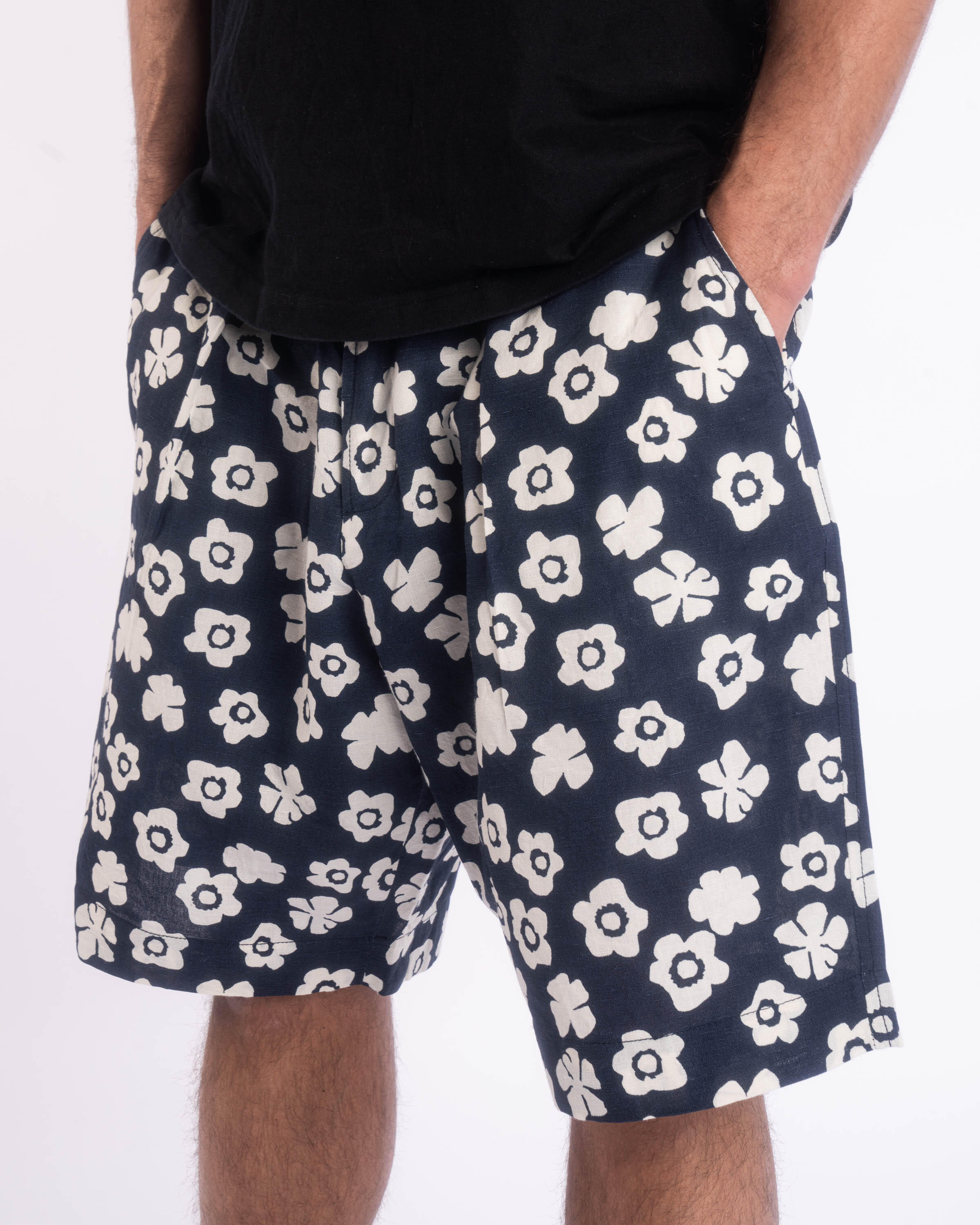 Universal Works PLEATED TRACK SHORT