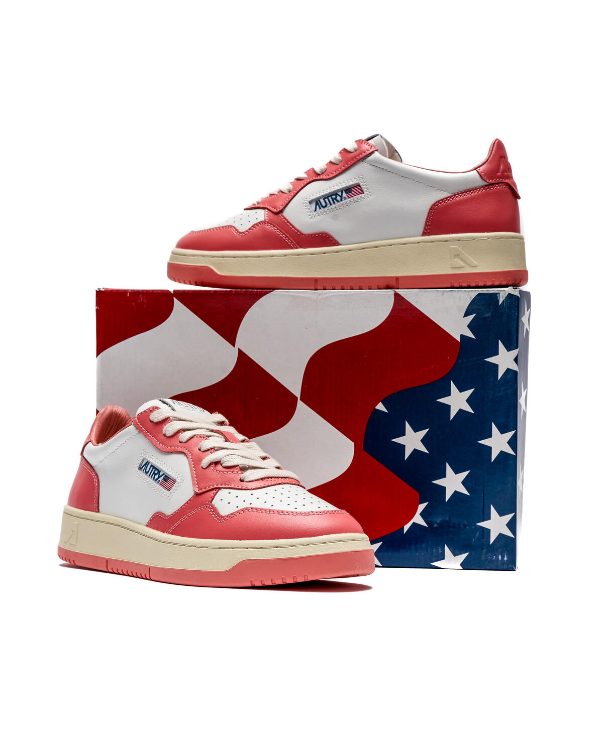 Autry Medalist Low Pink (Women's) - Image 6