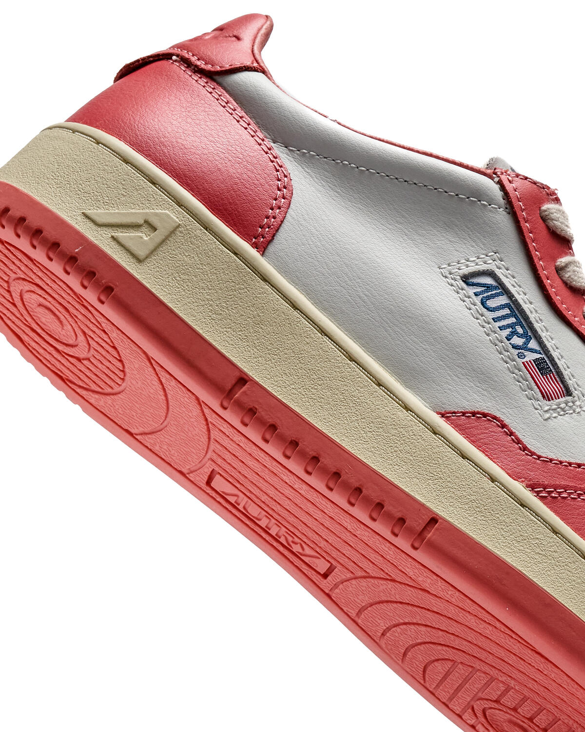 Autry Medalist Low Pink (Women's) - Image 7