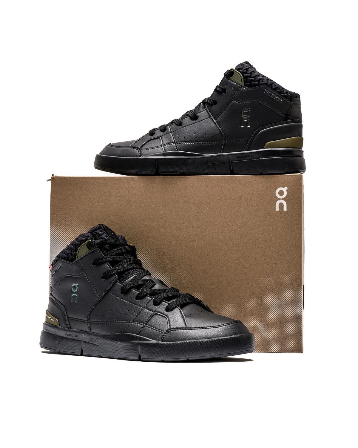 ON Running THE Roger Clubhouse Sensa - Image 13