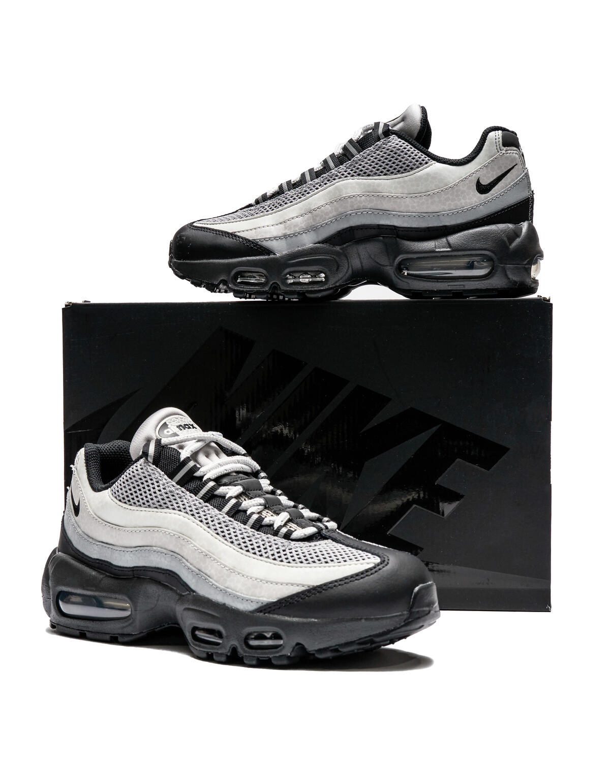 Nike WMNS Air Max 95 - Light Smoke Grey / Black-Photon Dust / Sail / Anthracite - Image 15