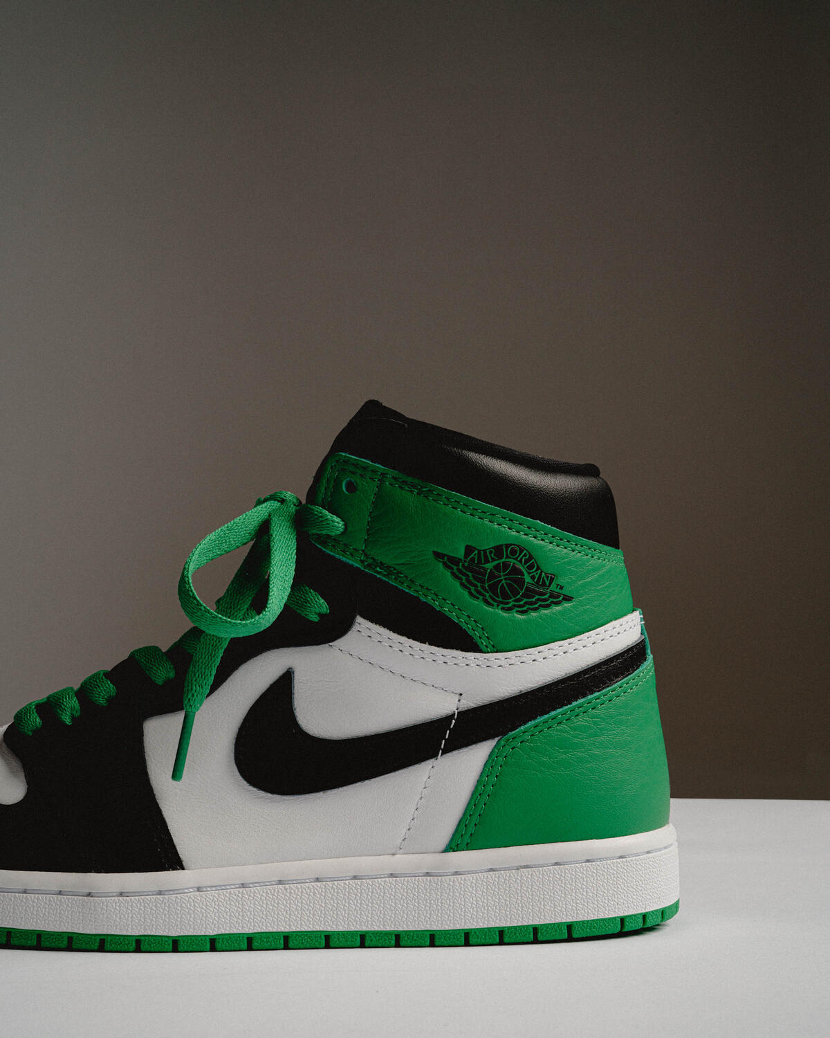 Air Jordan 1 Retro High 'Lucky Green' - Image 25