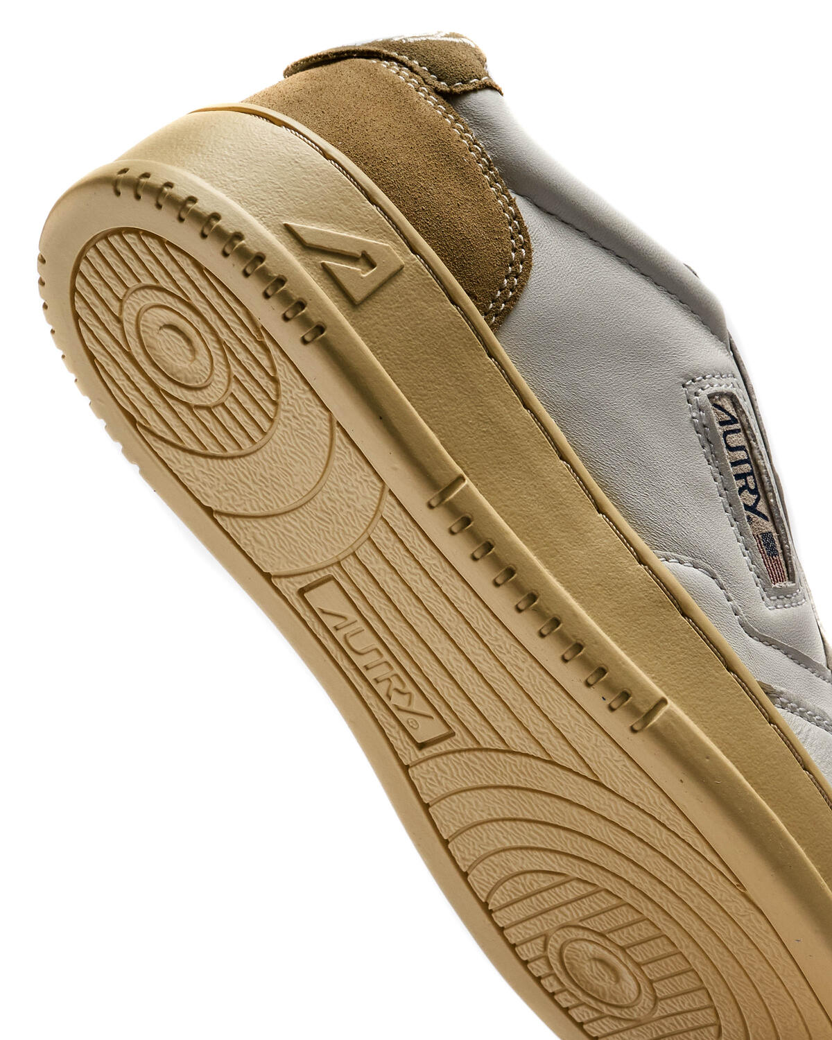 Autry Medalist Low Suede / Leat White / Mud (Women's) - Image 7