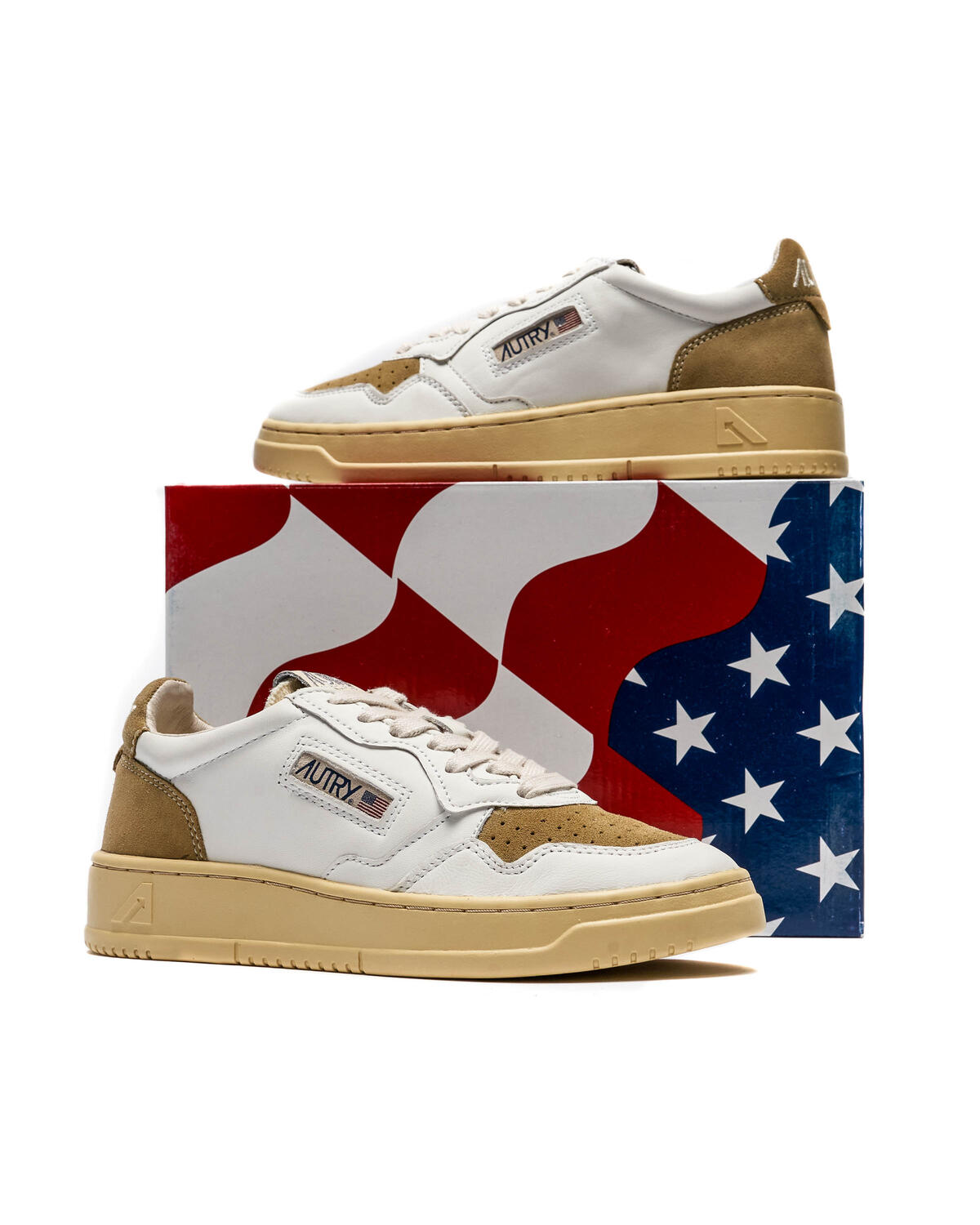 Autry Medalist Low Suede / Leat White / Mud (Women's) - Image 6