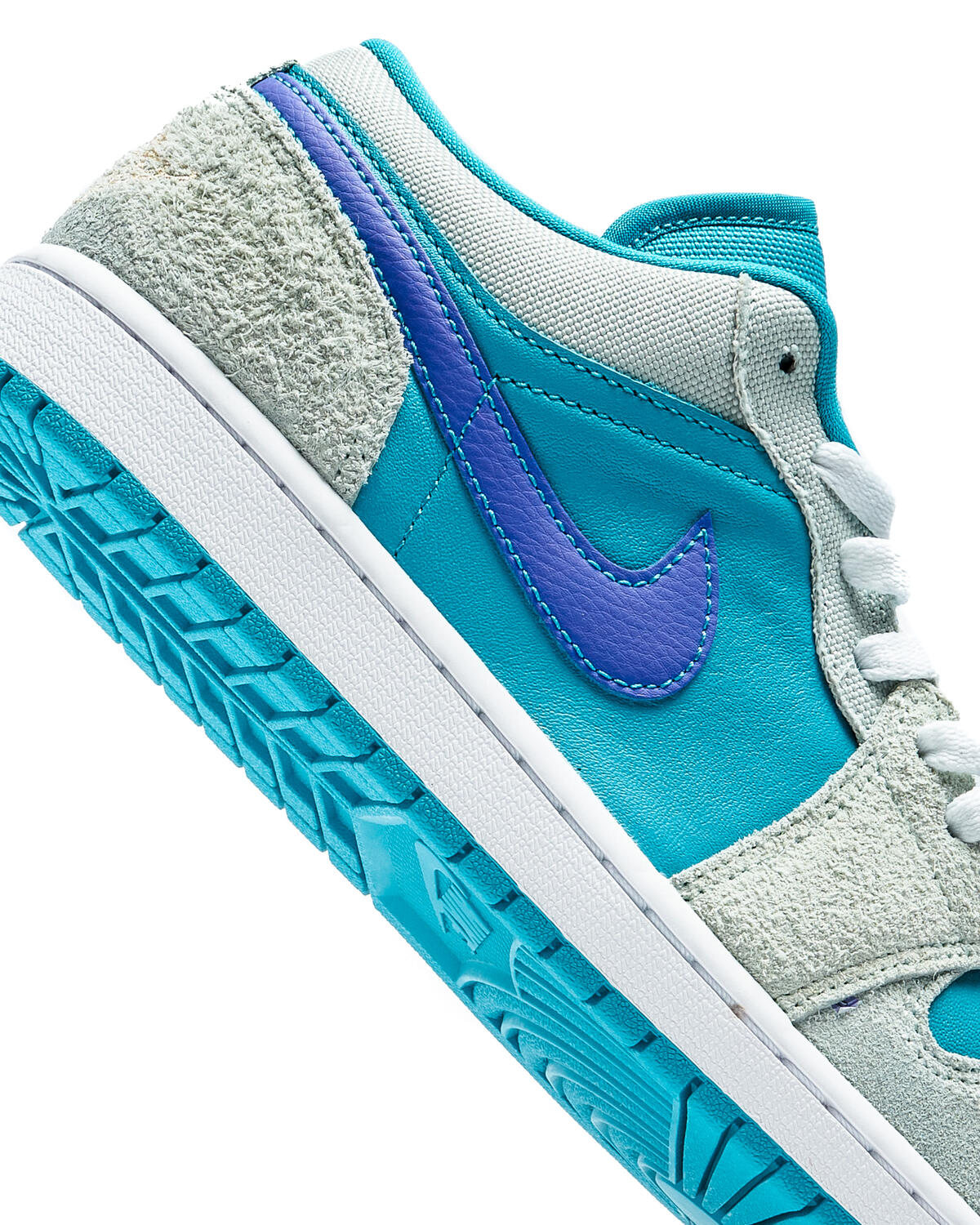 JORDAN BRAND AIR JORDAN 1 LOW SE "MICHAEL JORDAN" PISTACHIO FROST/CELESTIAL GOLD/AQUATONE - Image 7