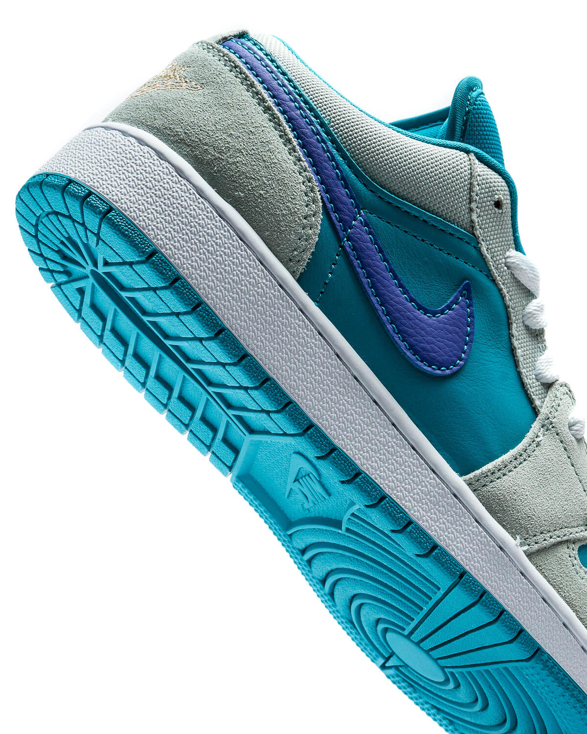 Air Jordan 1 Low SE (GS) - Image 7