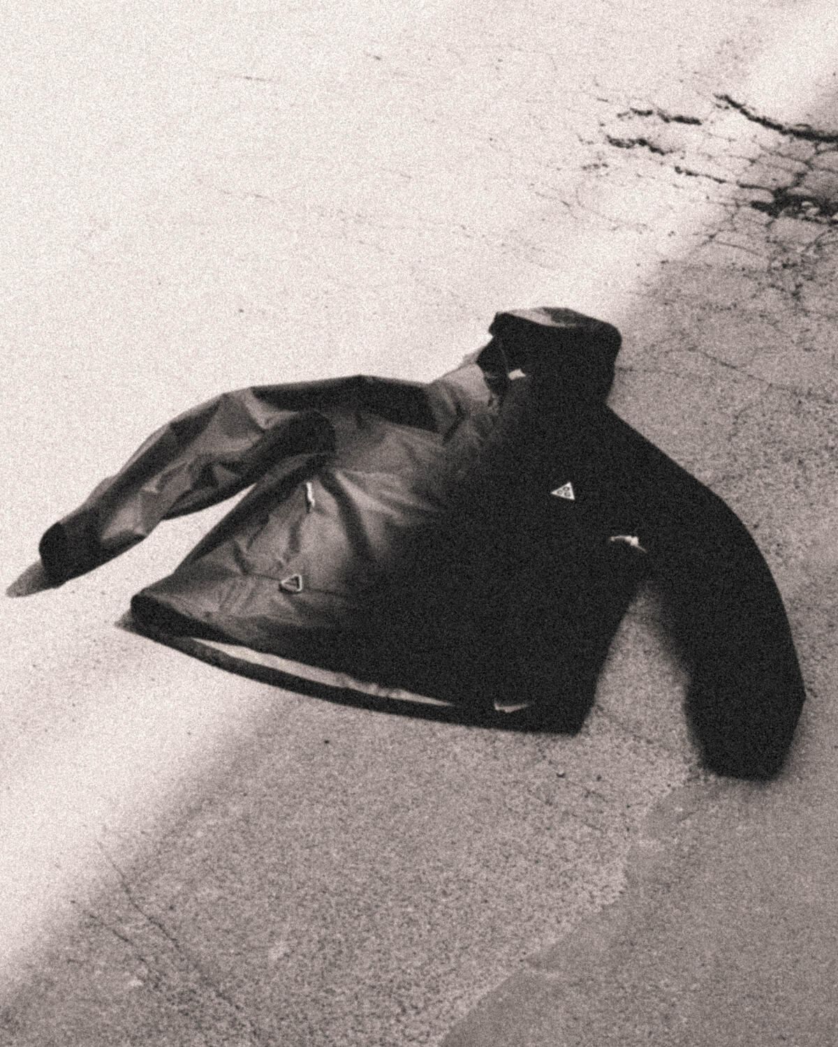 Nike Womens ACG Cascade Rain Jacket - Image 15