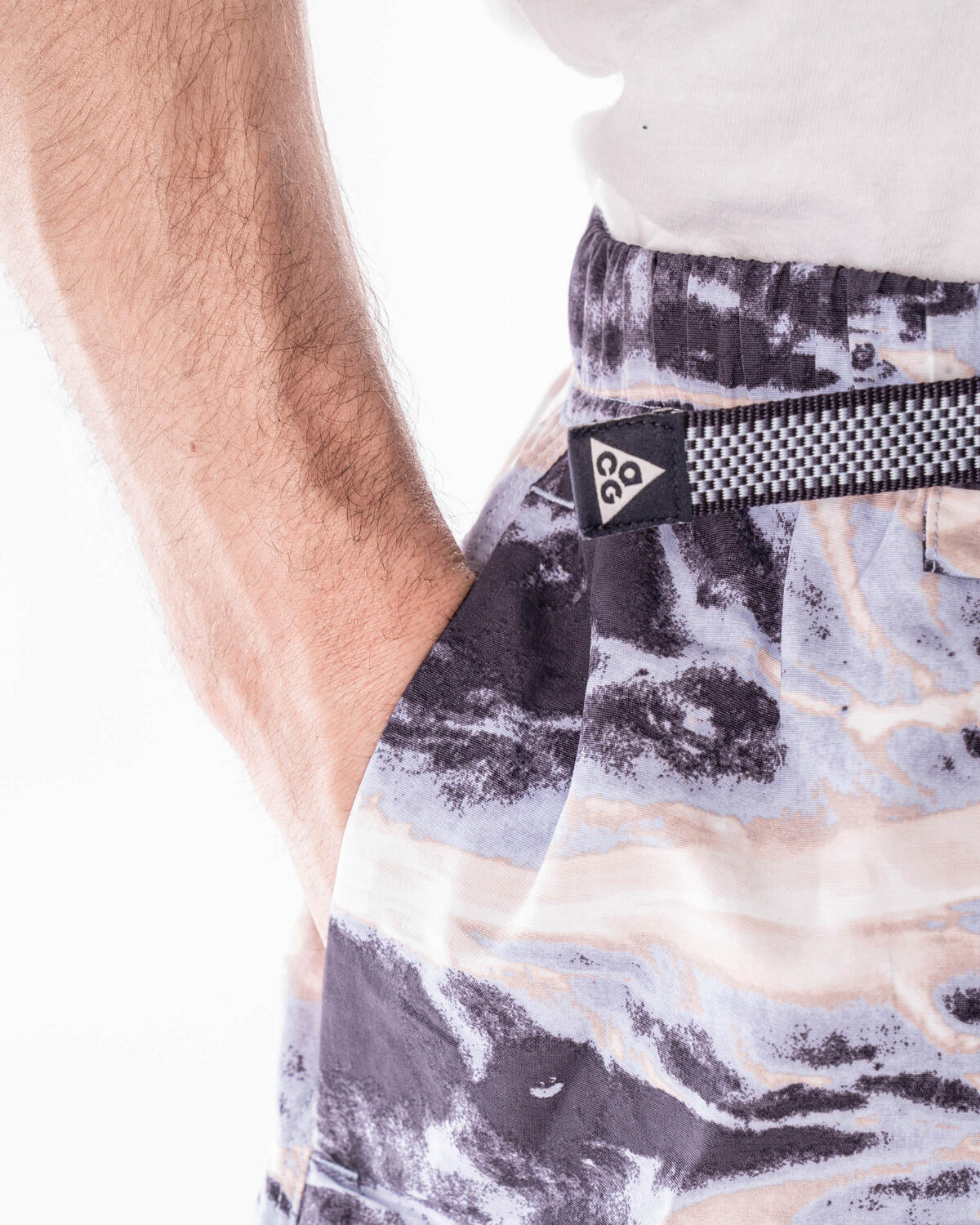 Nike ACG All Over Print Trail Shorts Pink Oxford / Gridiron / Summit White - Image 7