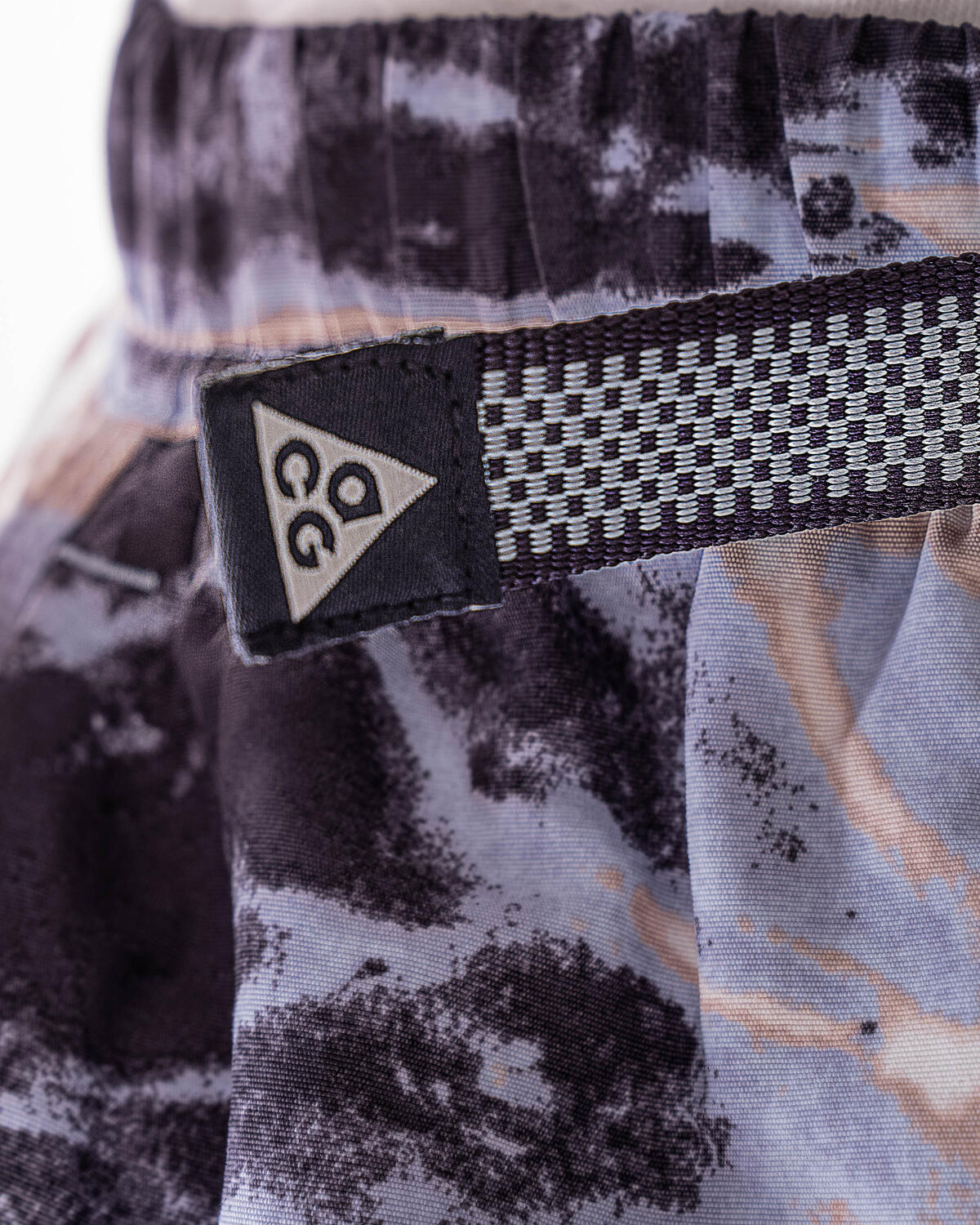 Nike ACG All Over Print Trail Shorts Pink Oxford / Gridiron / Summit White - Image 8