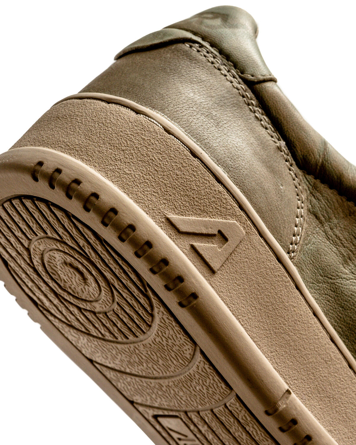 Autry Medalist Low Solid Goat Chateaux Grey - Image 7