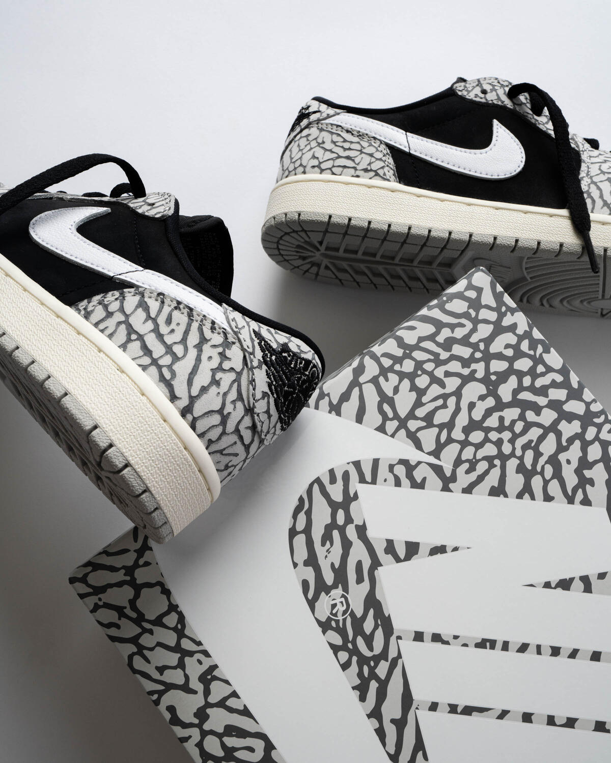 Air Jordan 1 Retro Low OG (Women's) - Image 12