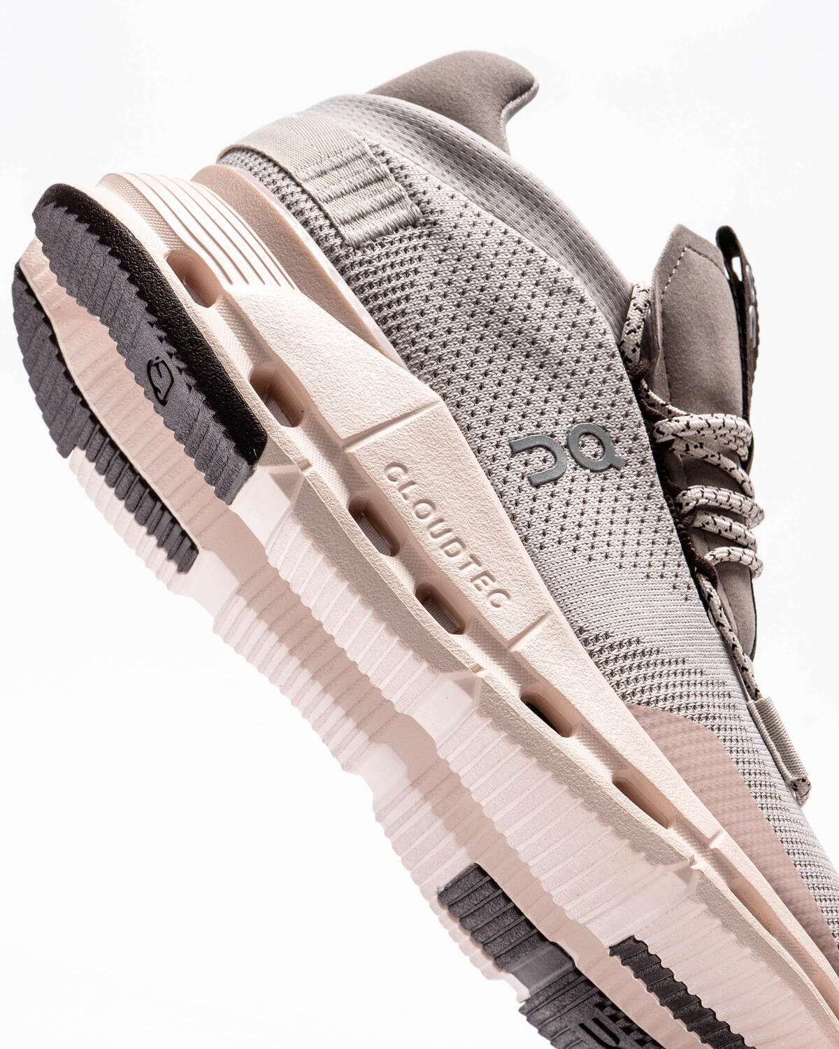 ON Running WMNS Cloudnova - Image 7