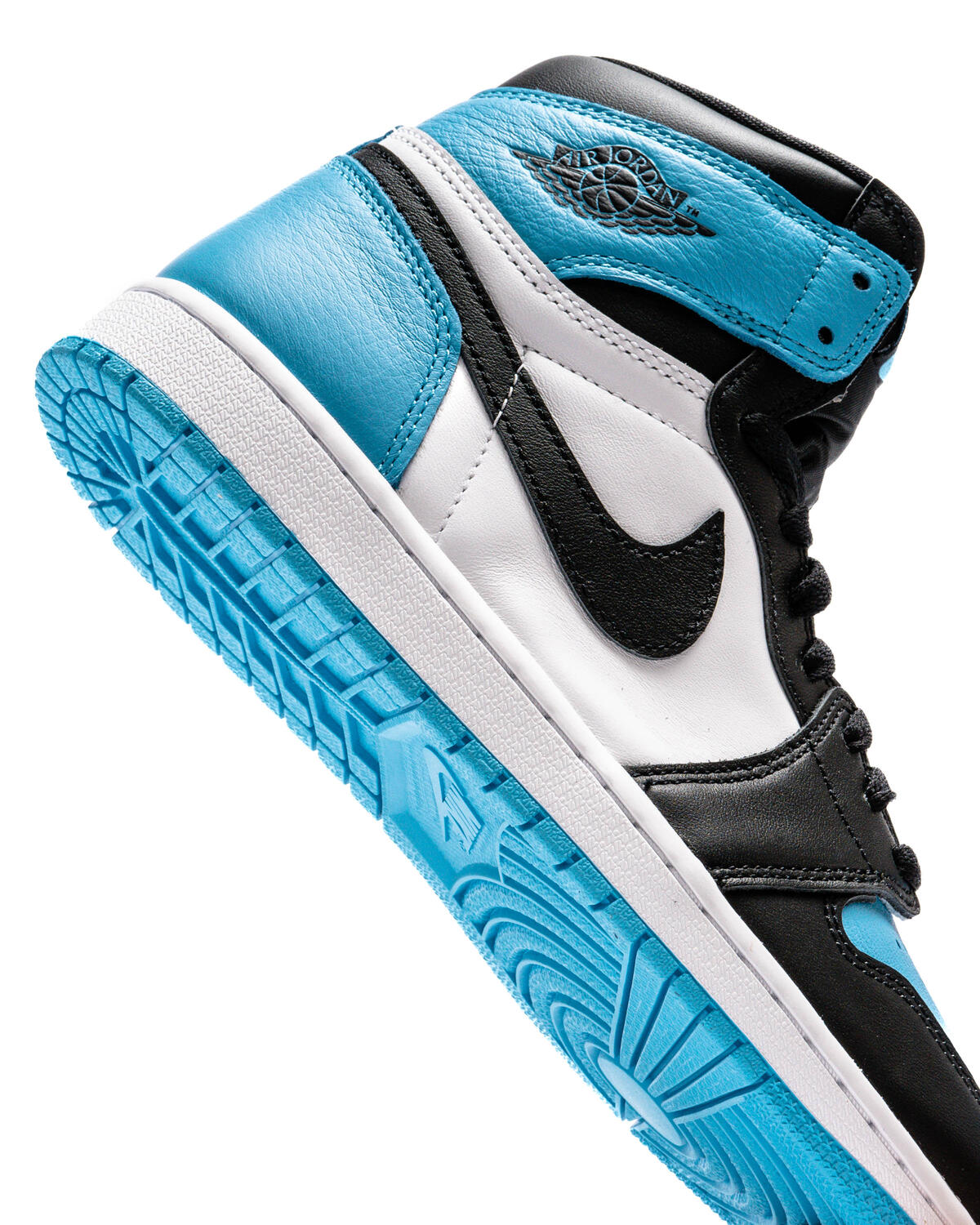 Air Jordan 1 Retro High OG 'University Blue' - Image 7