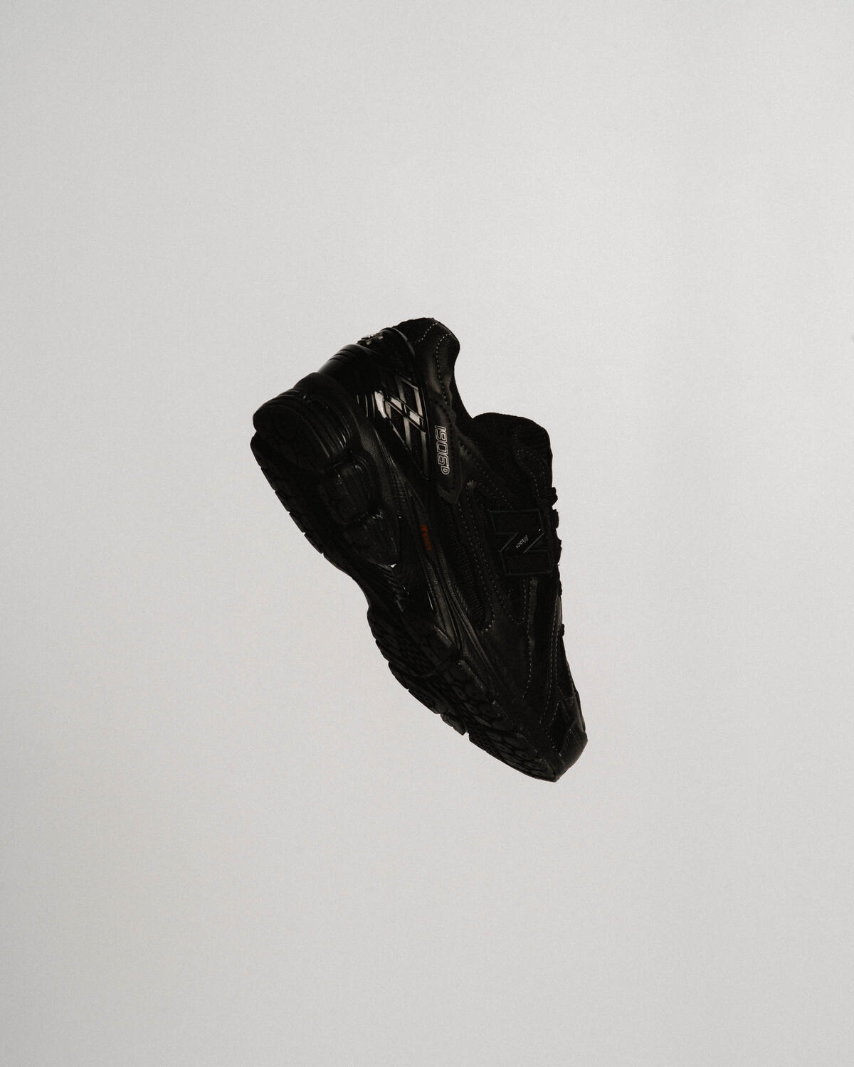 New Balance 1906R Black / Silver Metallic / Crimson - Image 23