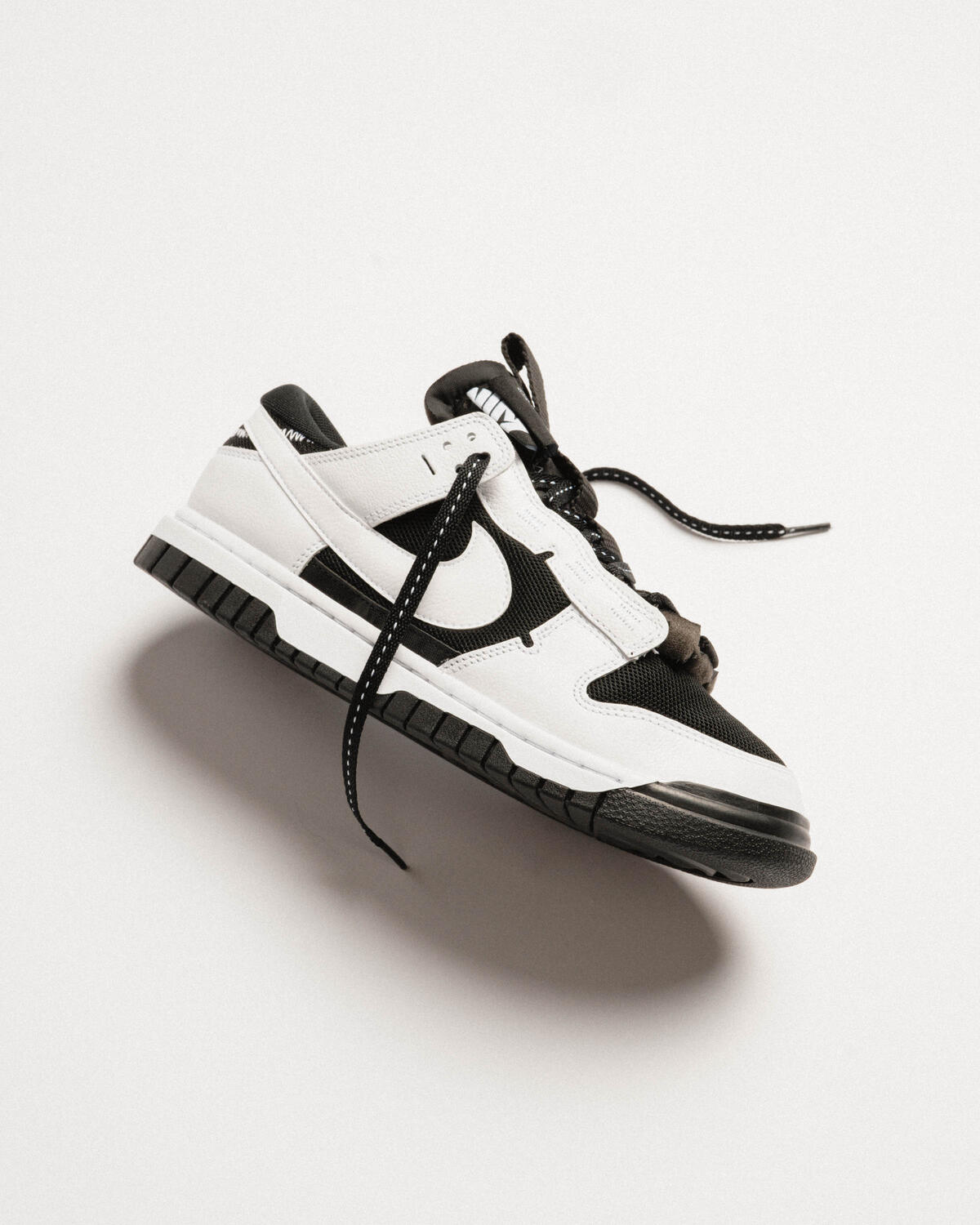 Nike Dunk Black / White - Image 21