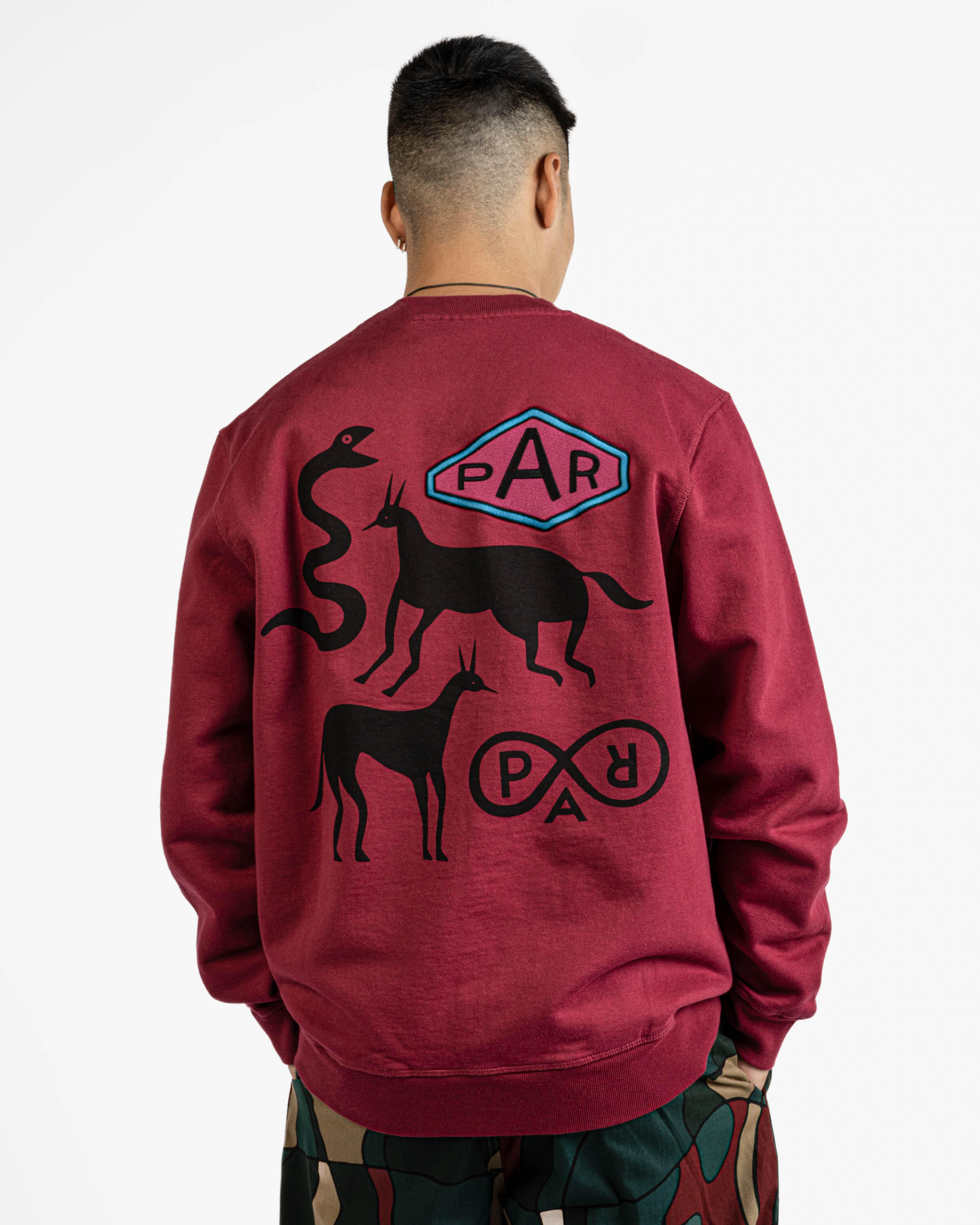 by Parra snaked by a horse crew neck sweatshirt