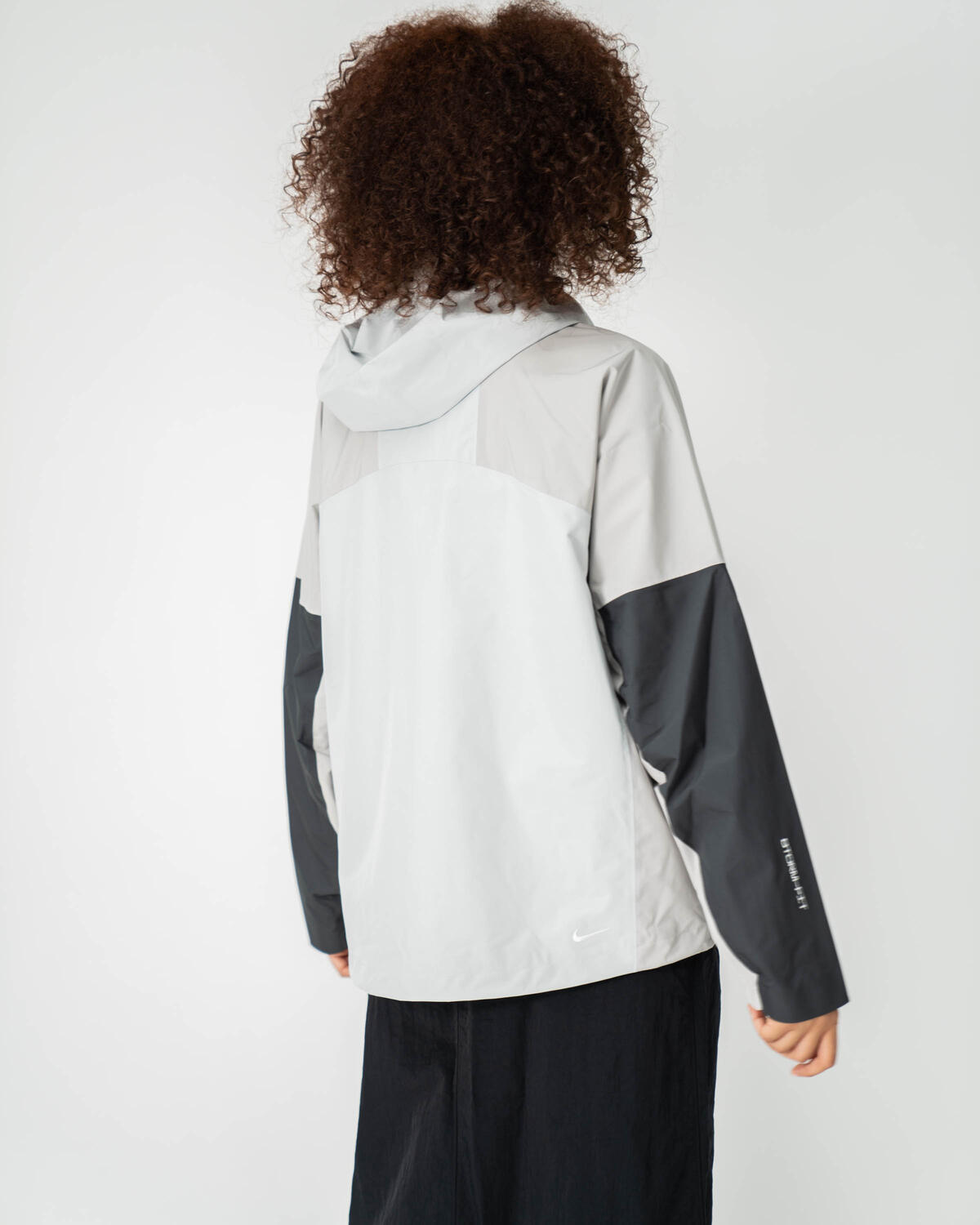 Nike WMNS ACG Cascade Rains Jacket - Image 5
