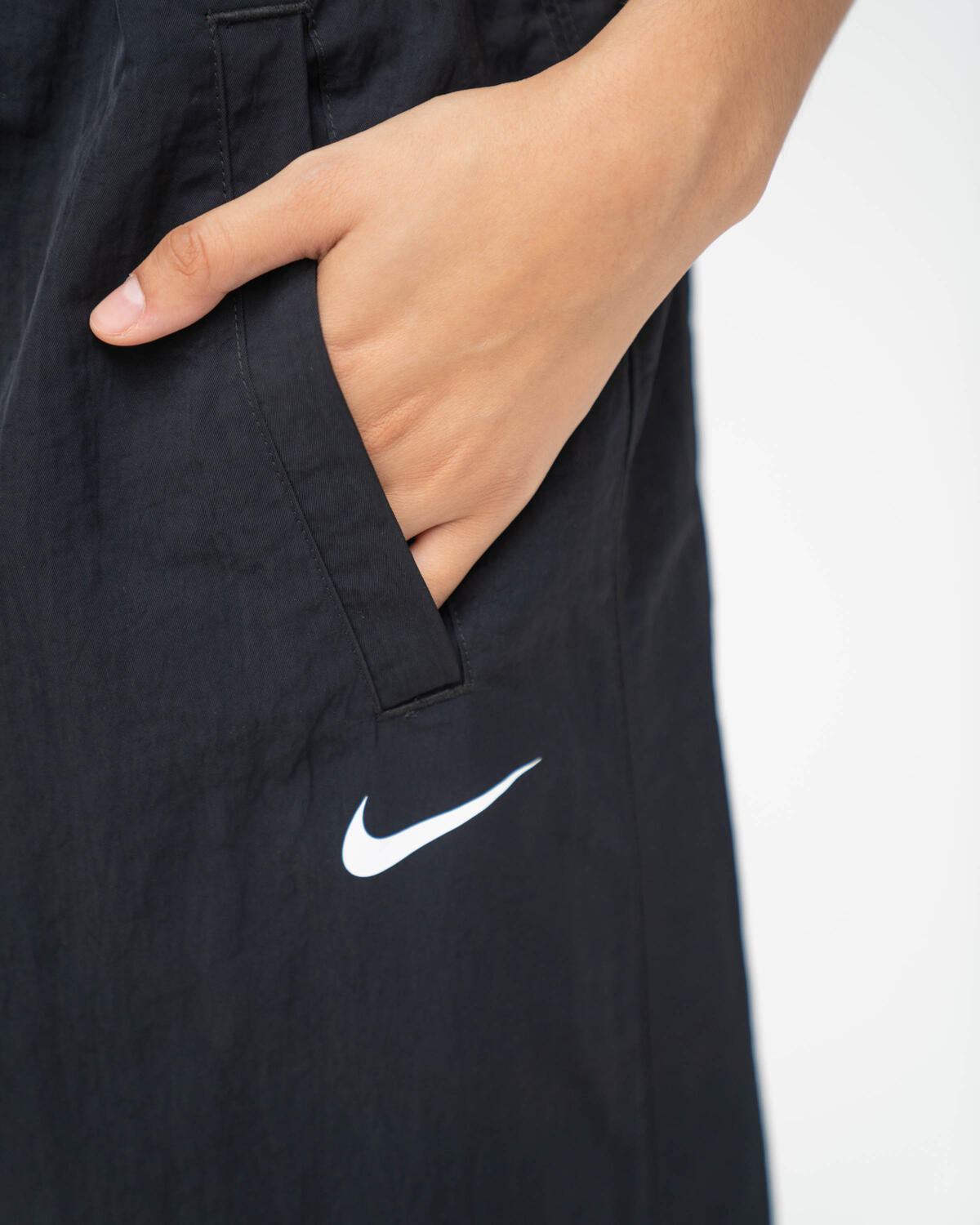 Nike Women's High-Waisted Woven Skirt Black - Image 6