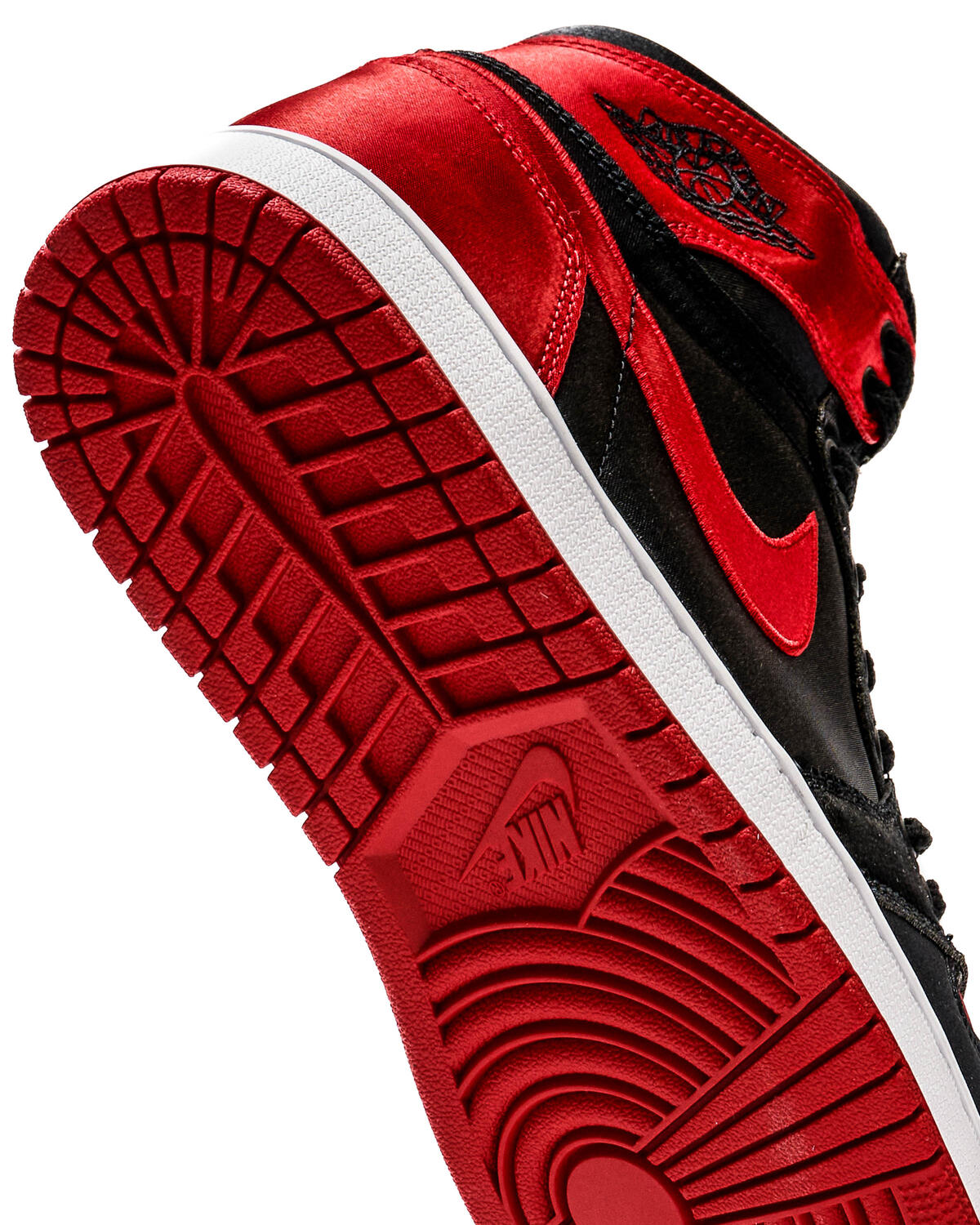 Jordan Air Jordan 1 Retro High OG 'Satin Bred' (Women's) - Image 30