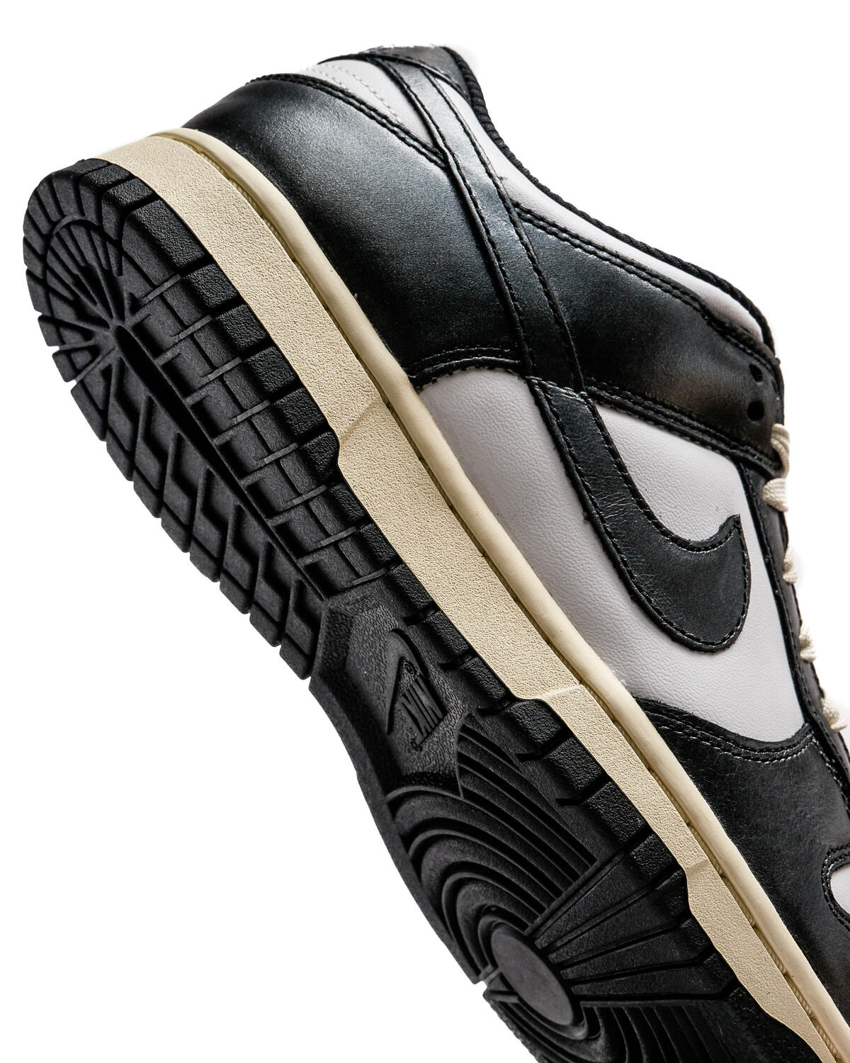Nike WMNS DUNK LOW PRM 'Vintage Panda' - Image 29