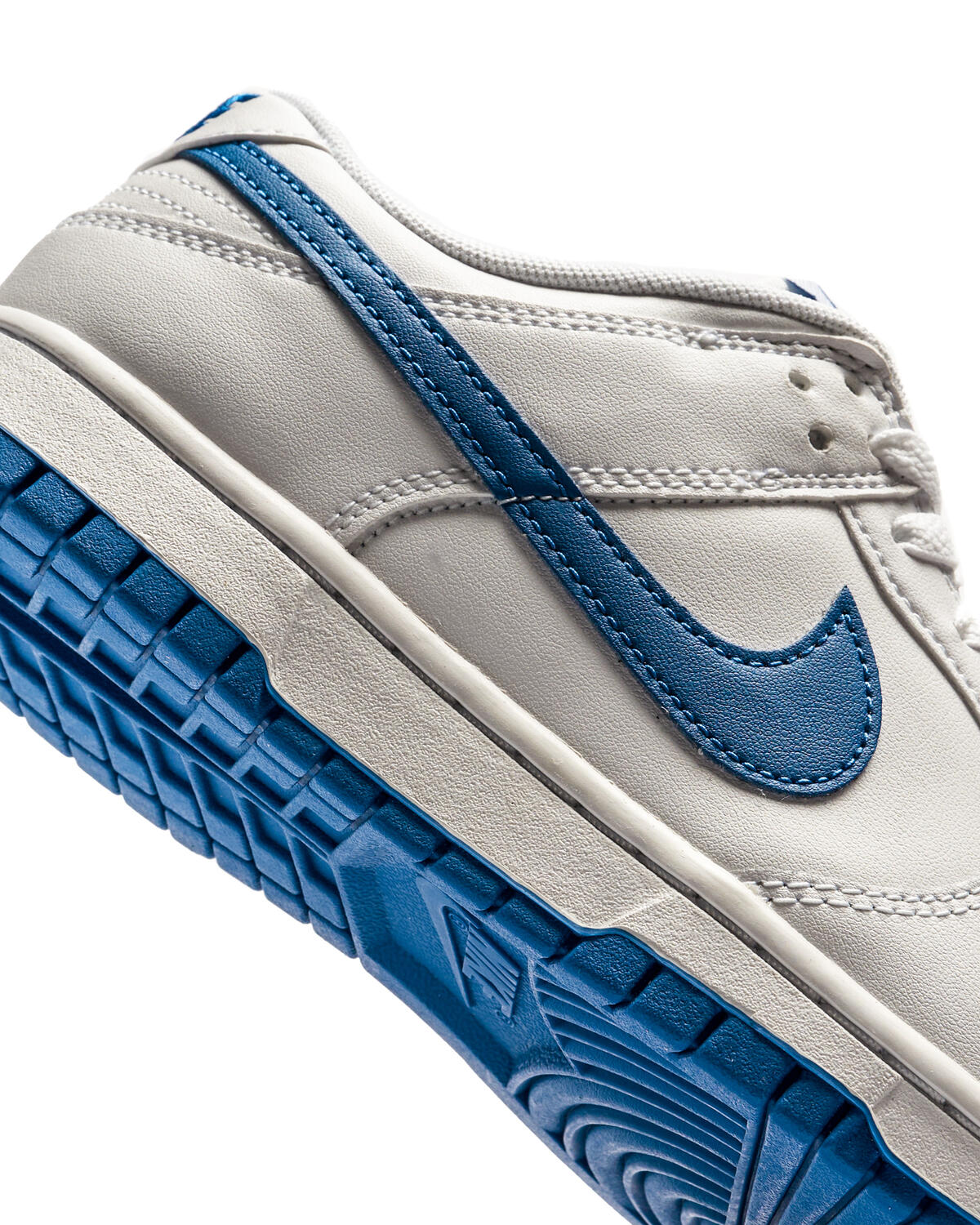Nike Dunk Low Retro 'White/Hyper Royal' - Image 21