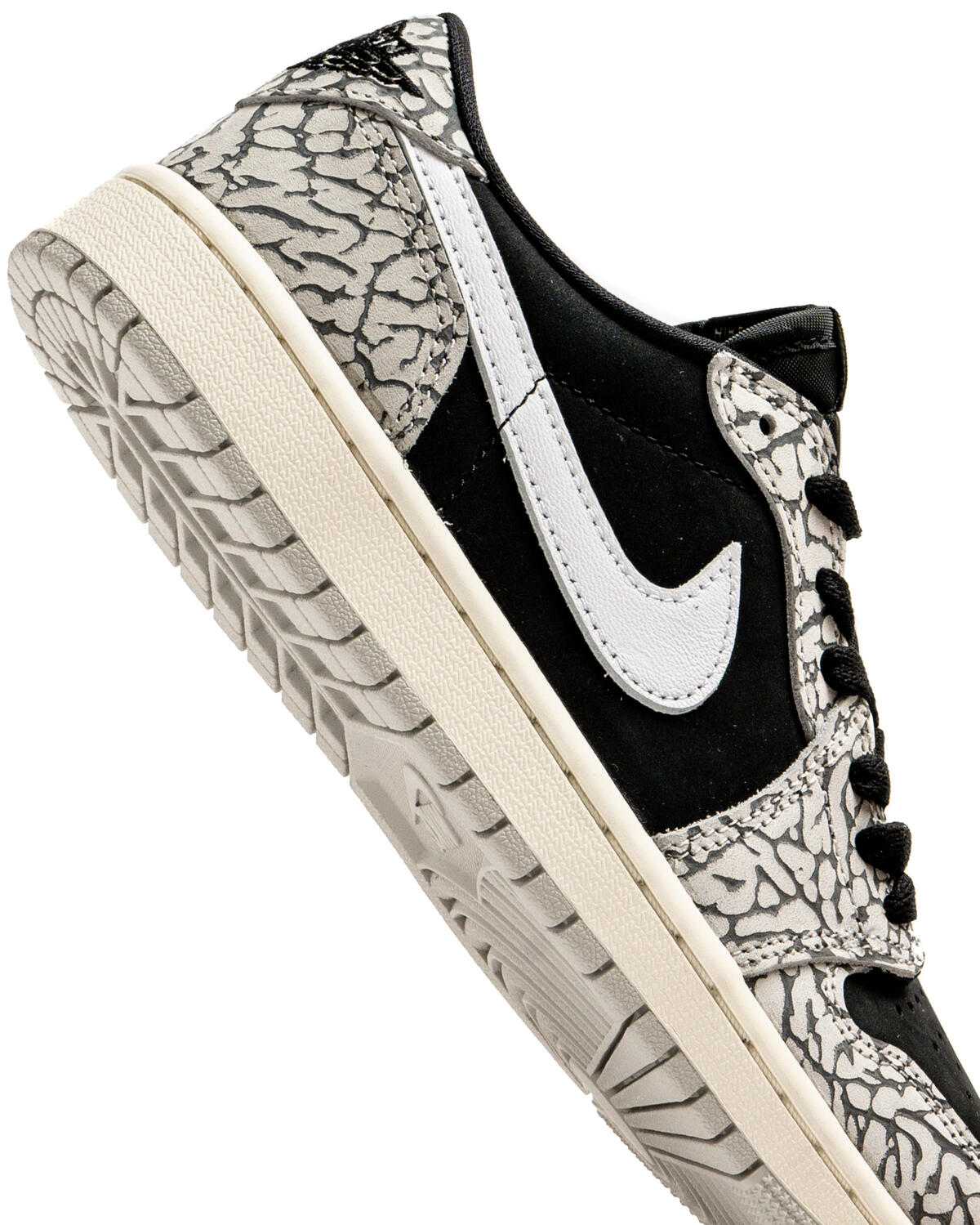 Air Jordan 1 Retro Low OG (Women's) - Image 11