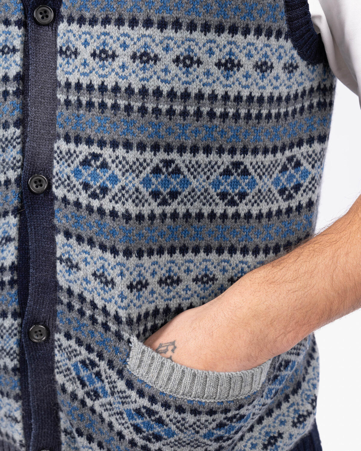 Beams+ Button Knit Vest Indigo Fair Isle - Image 5