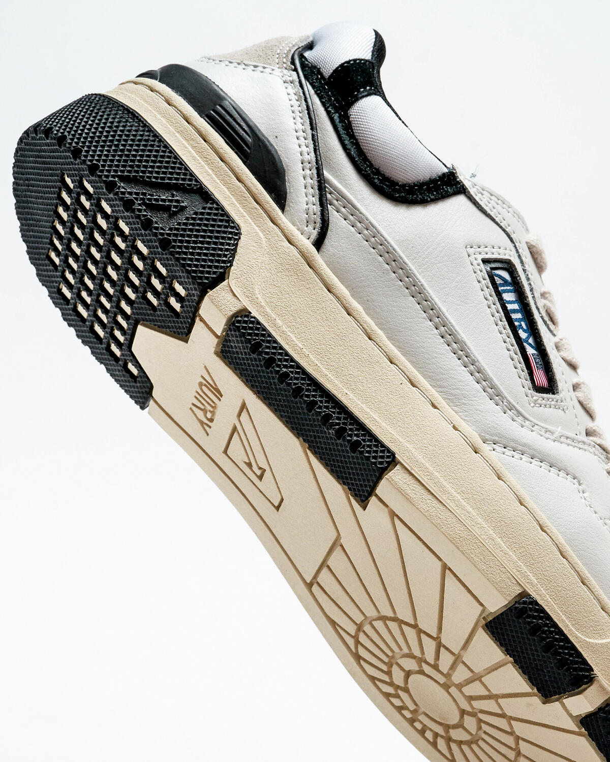 Autry Action Shoes Clc Low (Women's) - Image 7