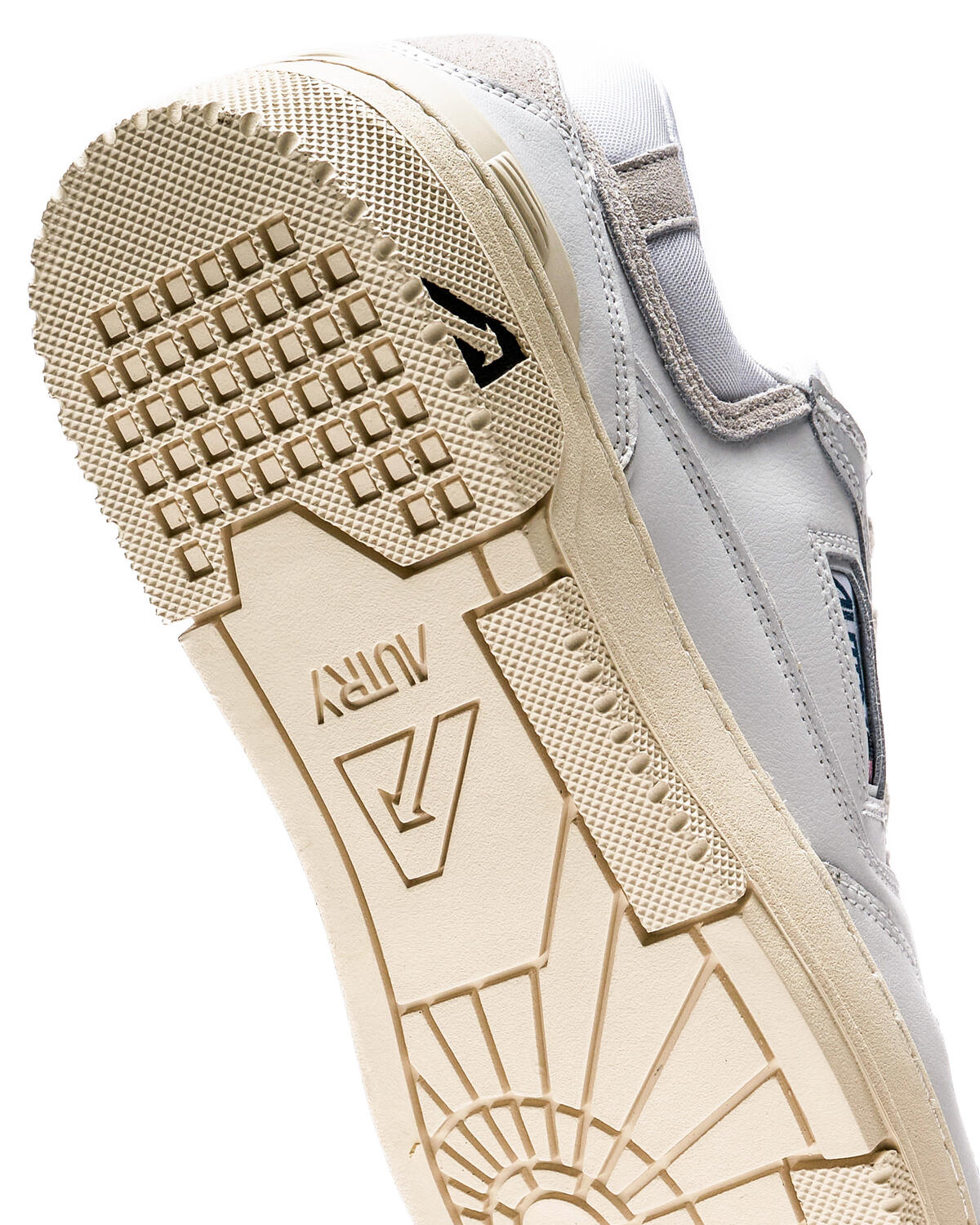 Autry Action Shoes Clc Low (Women's) - Image 7