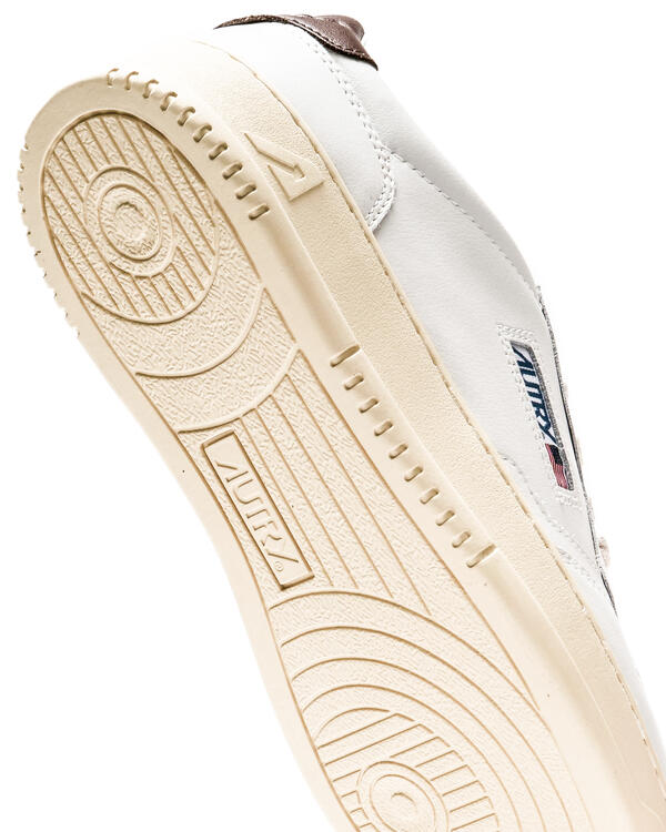Mens White Action Sports Shoes, Size: 6-10 at Rs 2000/pair in New Delhi |  ID: 21463121255