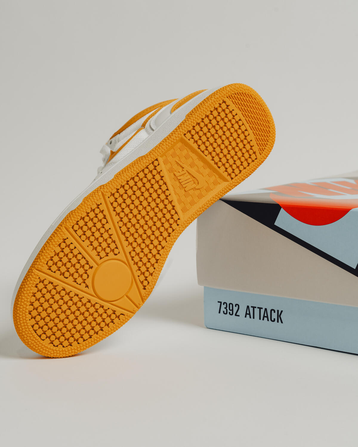 Nike Attack White / Yellow - Image 32