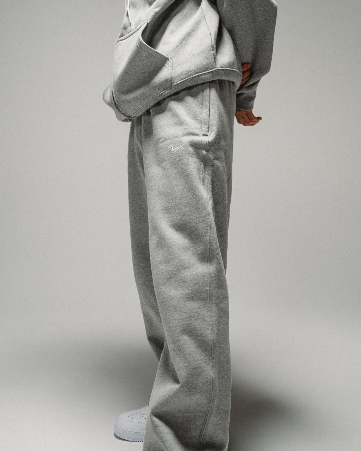 Nike Solo Swoosh Open Hem Sweatpants - Dark Grey Heather / White - Image 7