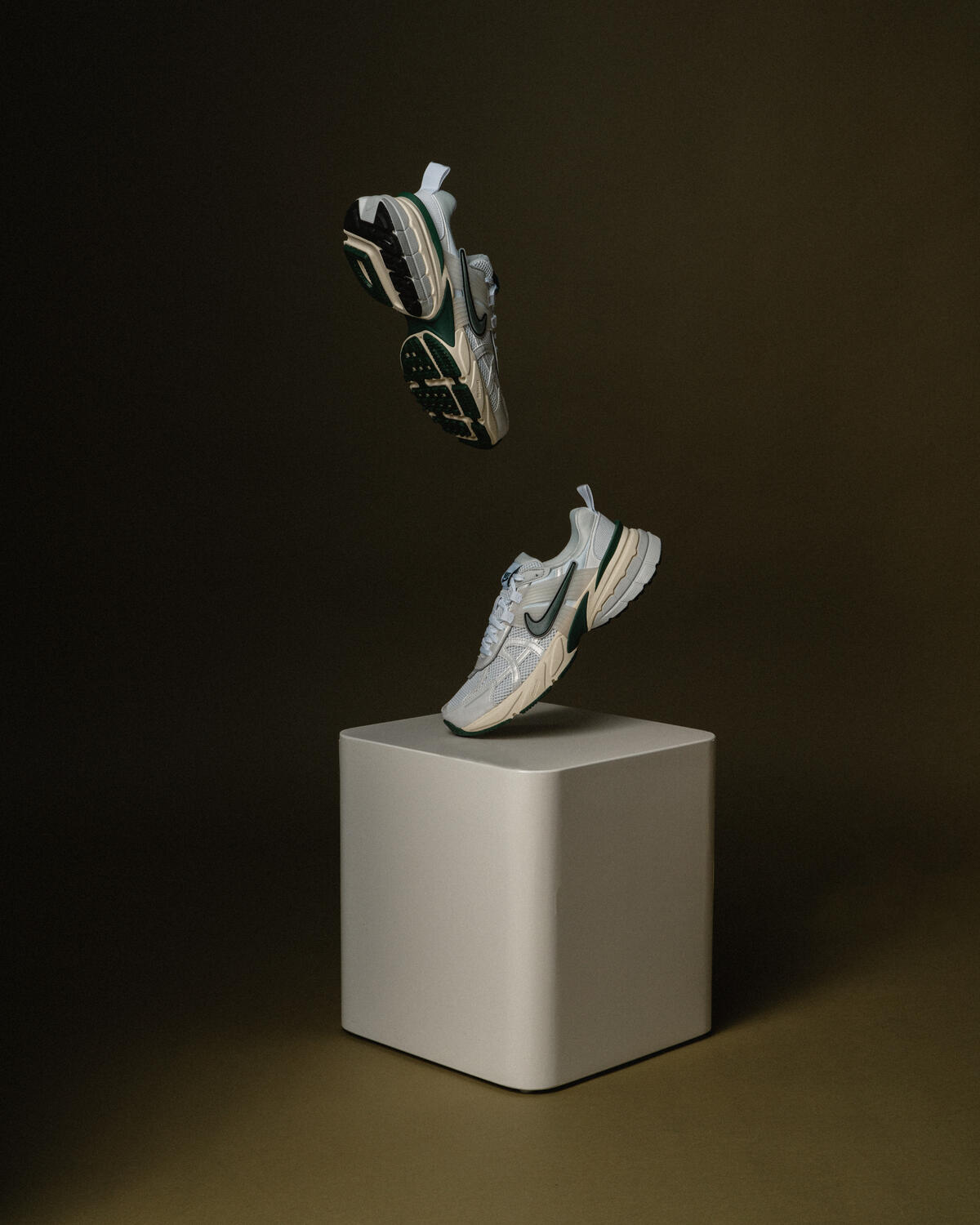 Nike Women's V2K Run Summit White/Metallic Silver/Green - Image 17
