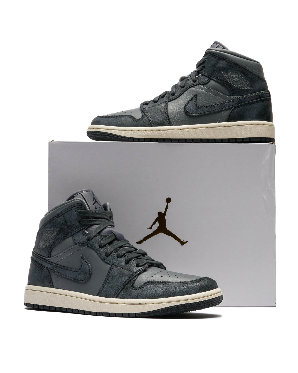 Air Jordan WMNS 1 MID SE - Image 6