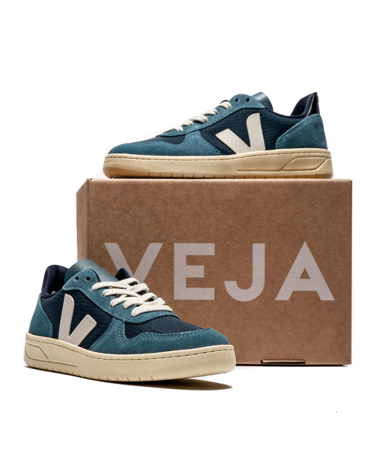 Veja V-10 (Women's) - Image 6