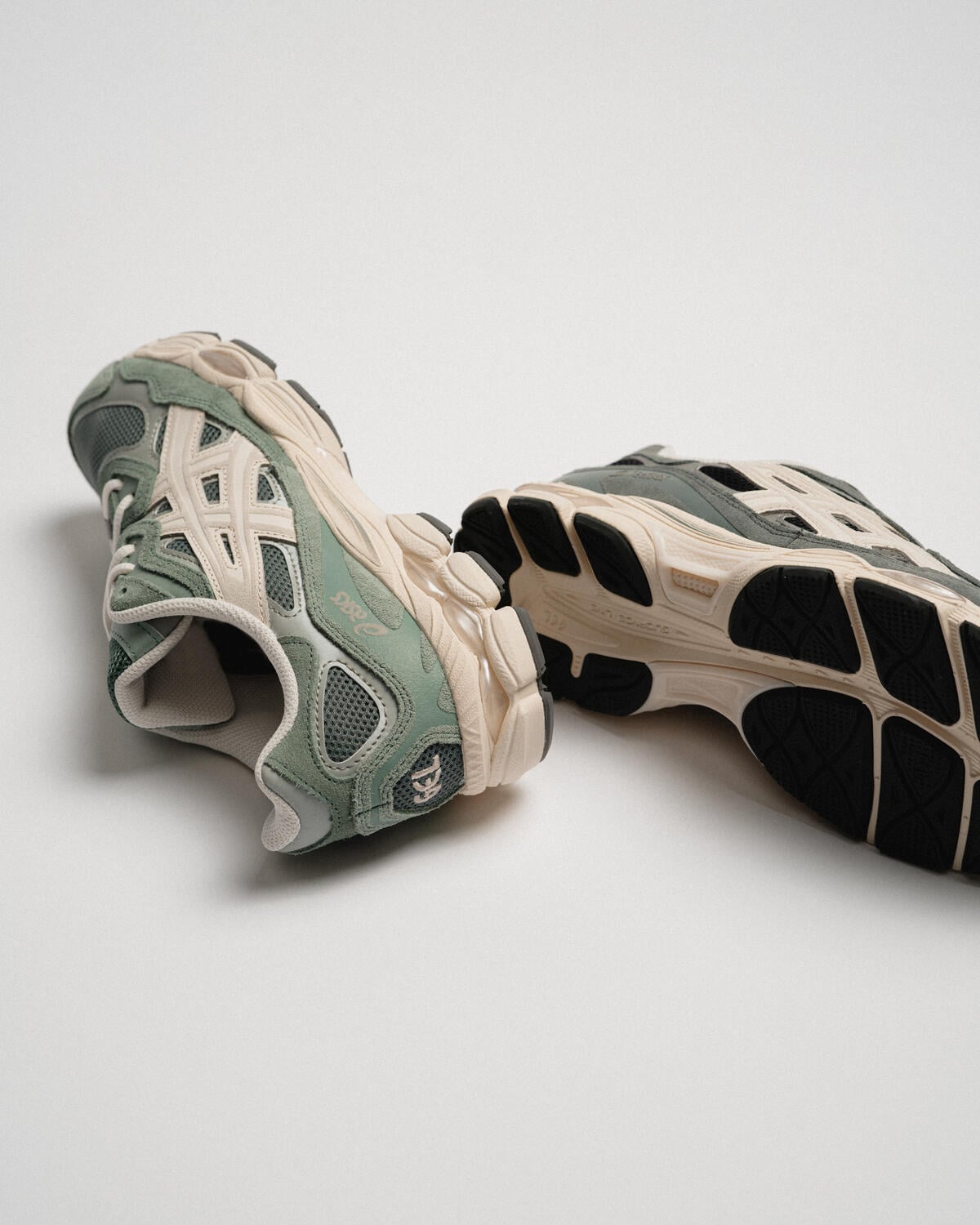 Asics Gel-NYC Graphite Grey / Smoke Grey - Image 24