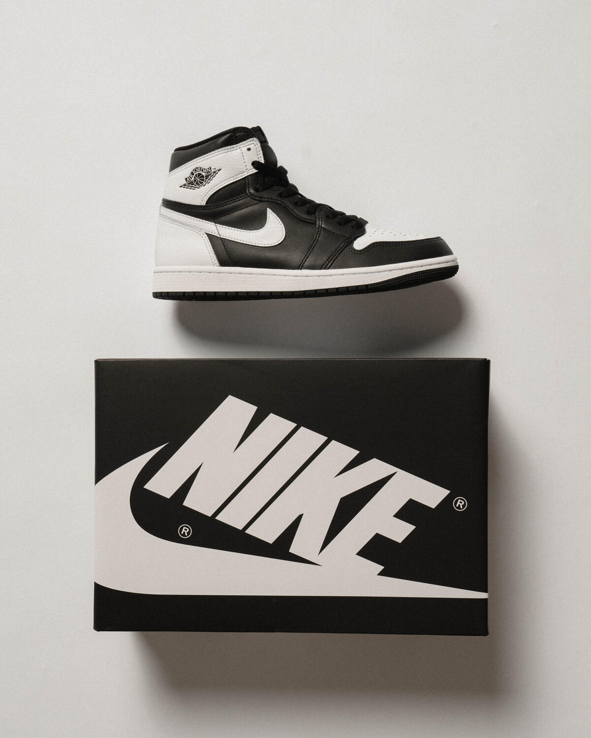 Air Jordan 1 Retro High Black/White - Image 31