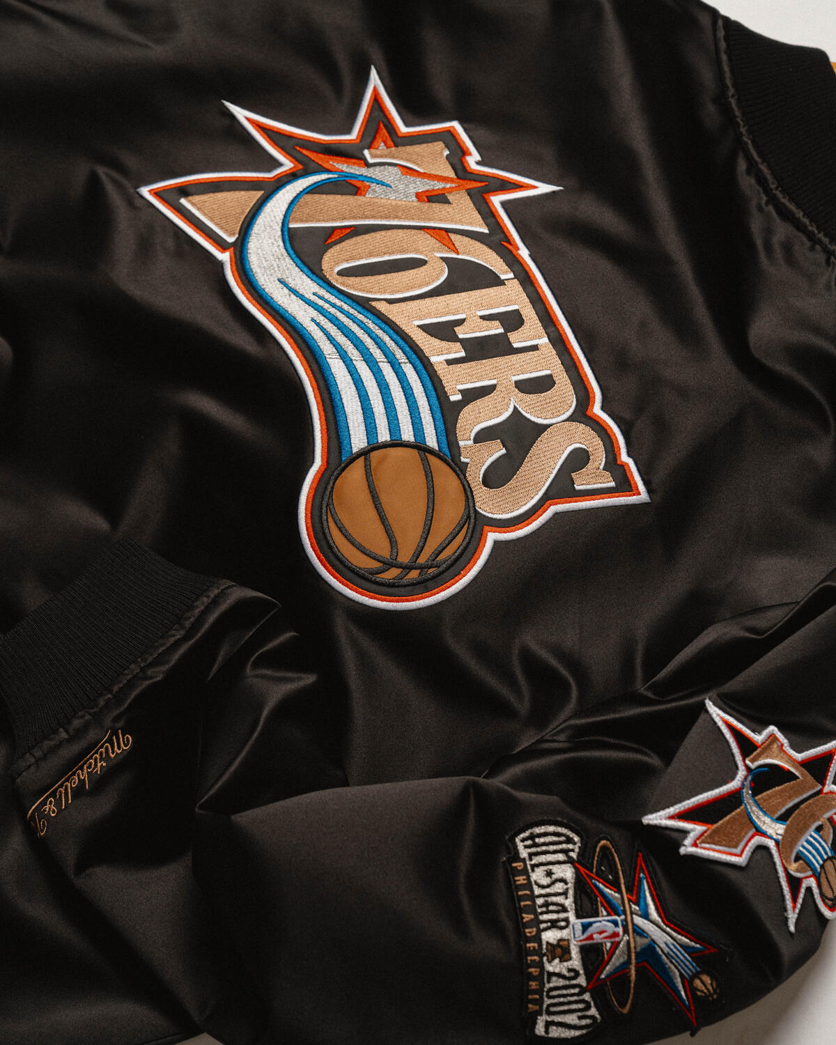 Mitchell & Ness NBA LIGHTWEIGHT SATIN BOMBER - PHILADELPHIA 76ERS 