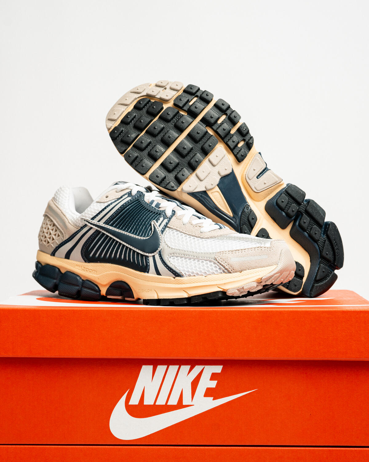 Nike Zoom Vomero 5 White/Thunder Blue-Cream - Image 42