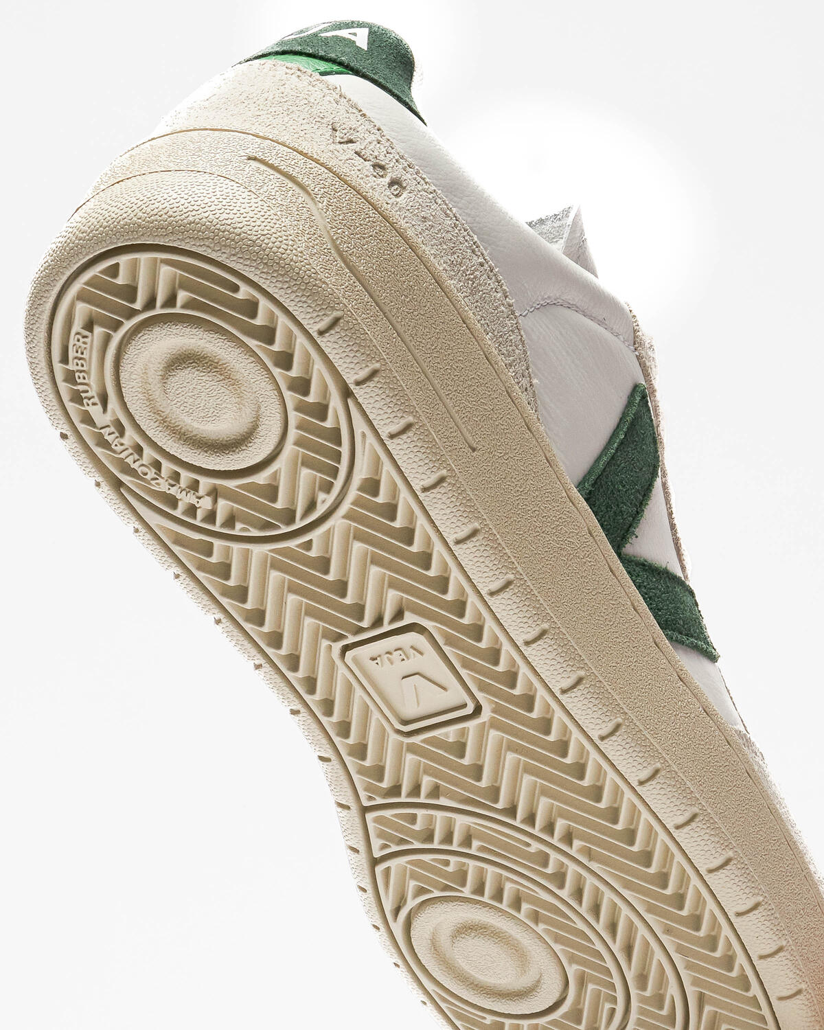 Veja V90 OT Leather Extra White Cyprus - Image 10