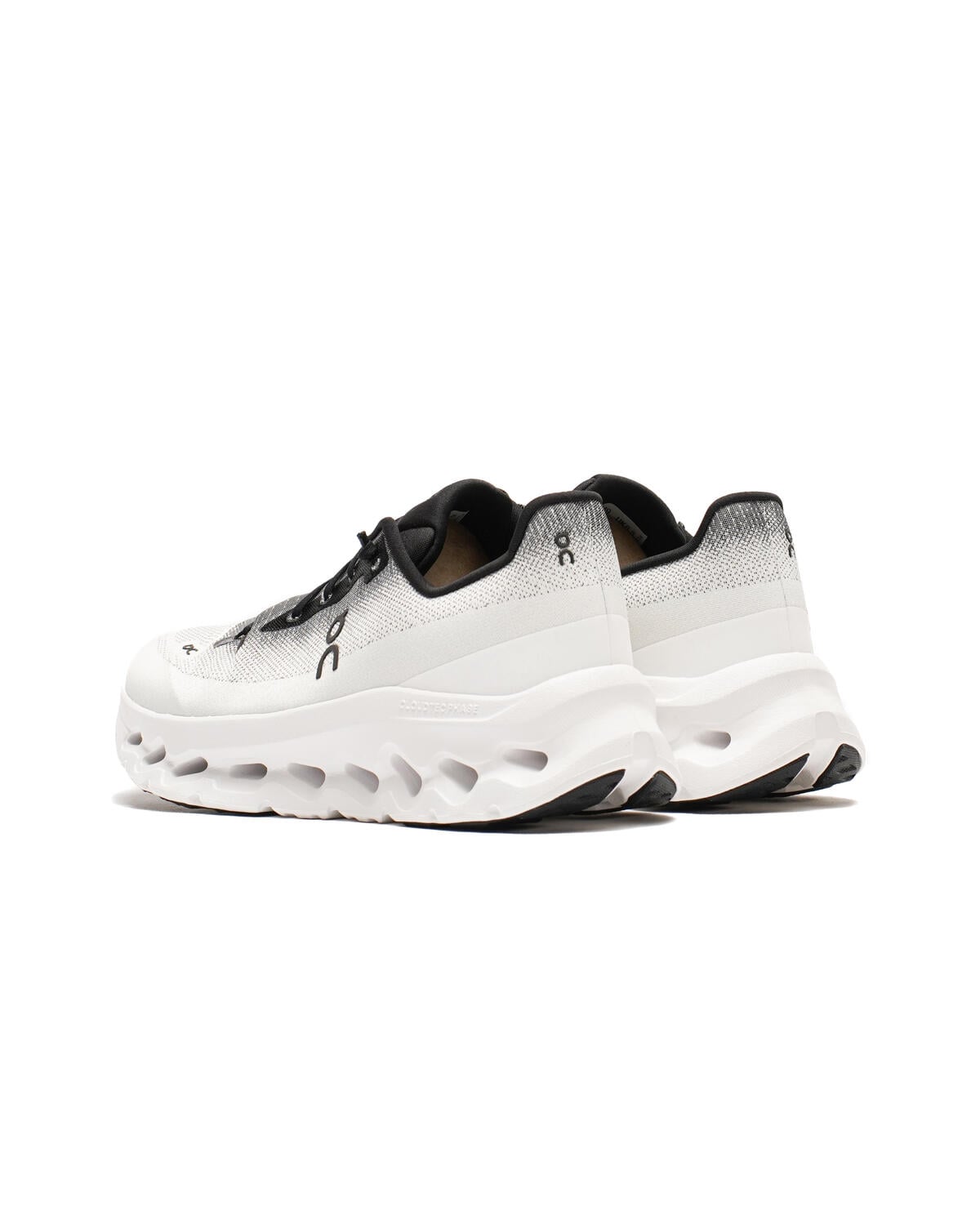 ON Running Cloudtilt Black/Ivory - Image 47