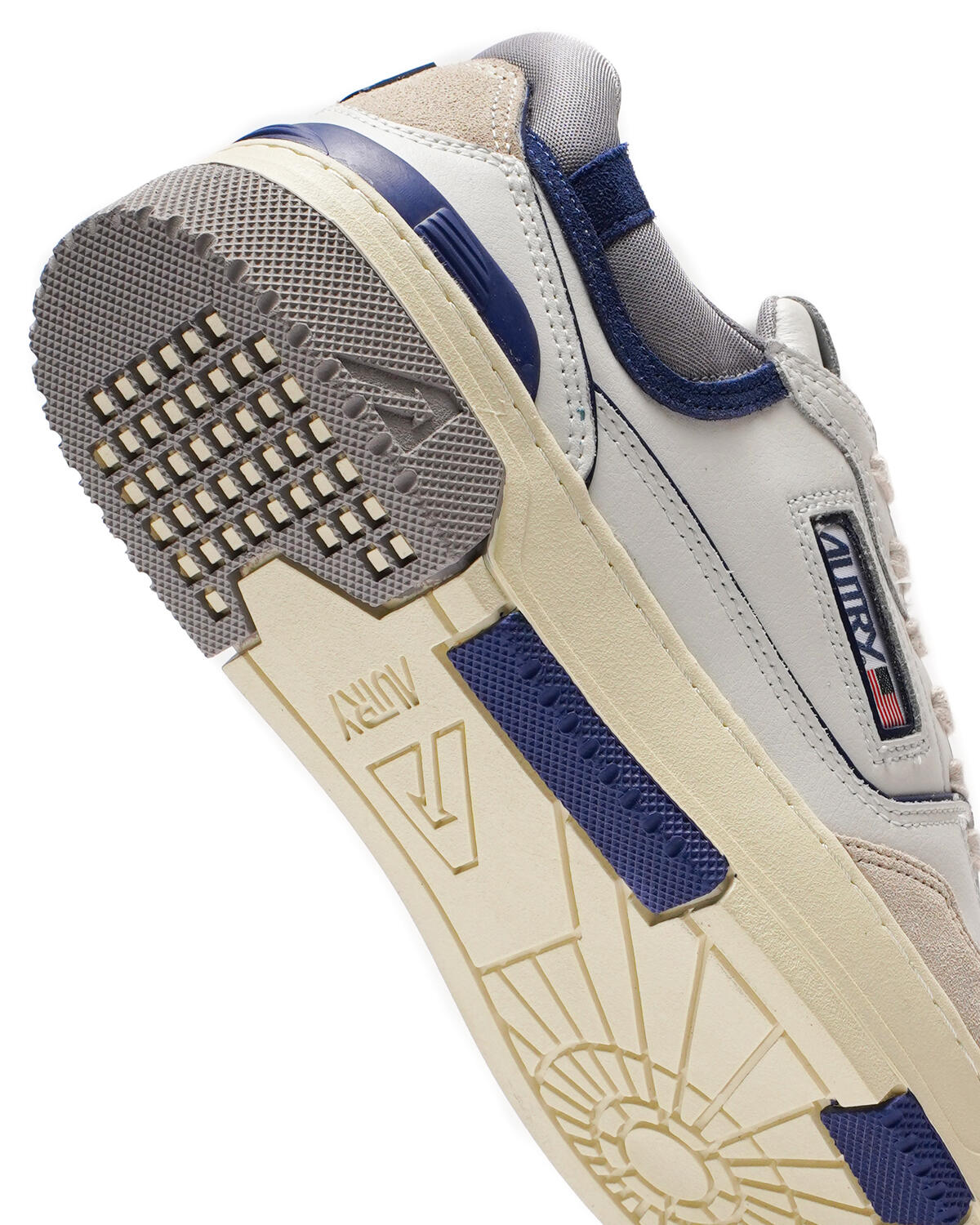 Autry Action Shoes Clc Low - Image 7