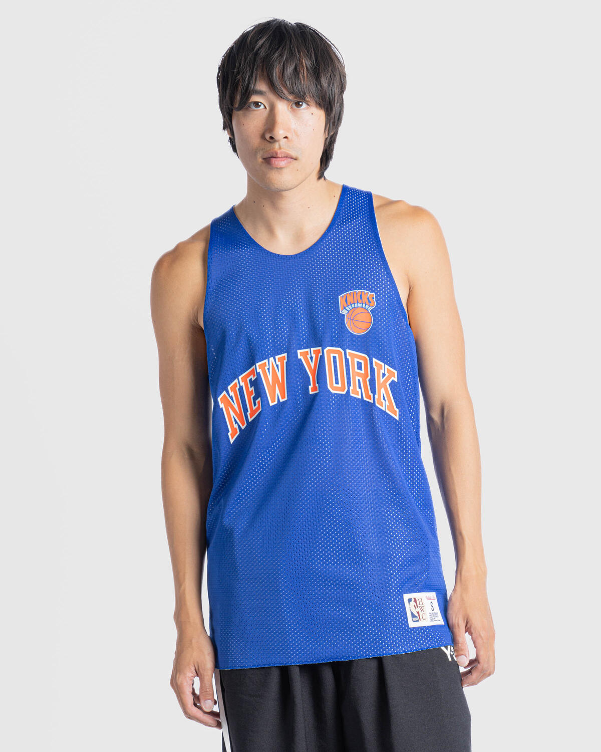 Mitchell & Ness NBA Reversible MESH Practice TANK VNTG LOGO 'New York Knicks' - Image 4