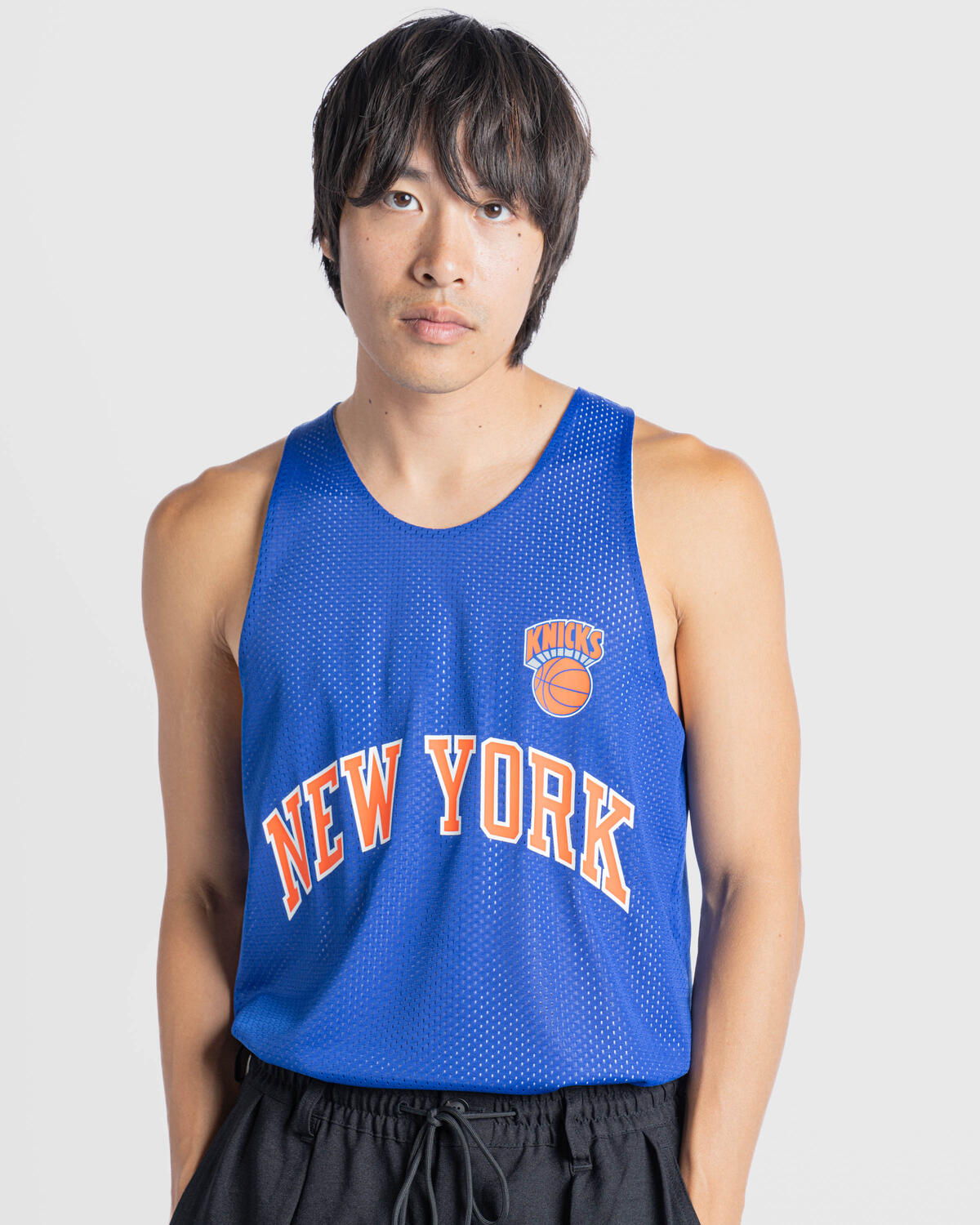 Mitchell & Ness NBA Reversible MESH Practice TANK VNTG LOGO 'New York Knicks' - Image 6
