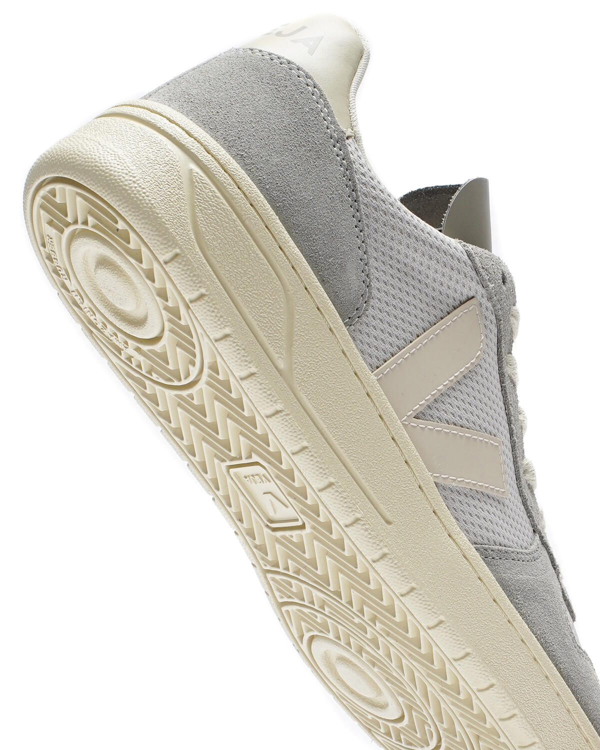 Veja V-10 Alveomesh Light / Grey Pierre - Image 13