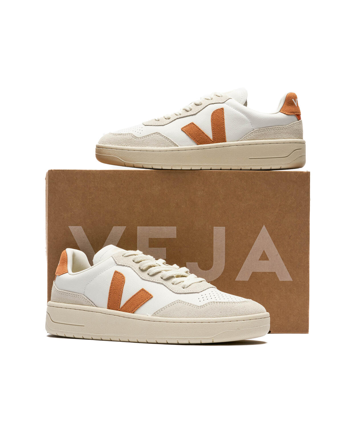 Veja V-90 'Extra White / Umber' - Image 6