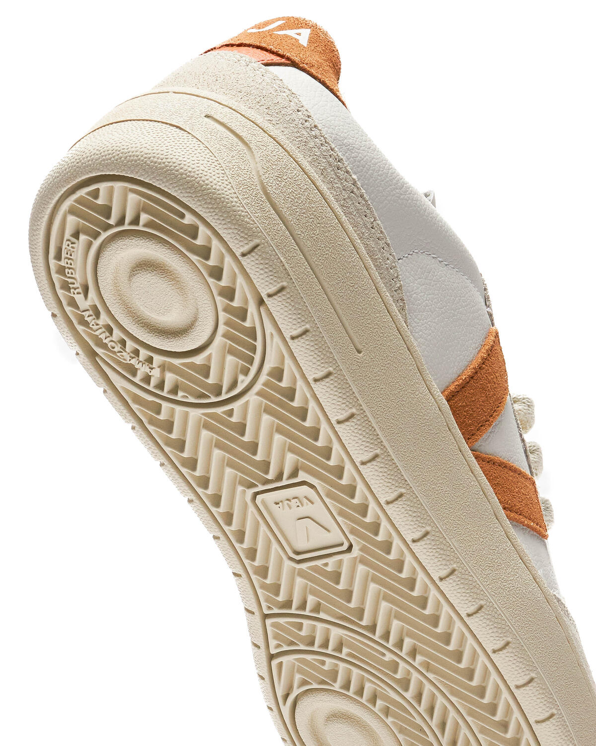 Veja V-90 'Extra White / Umber' - Image 7