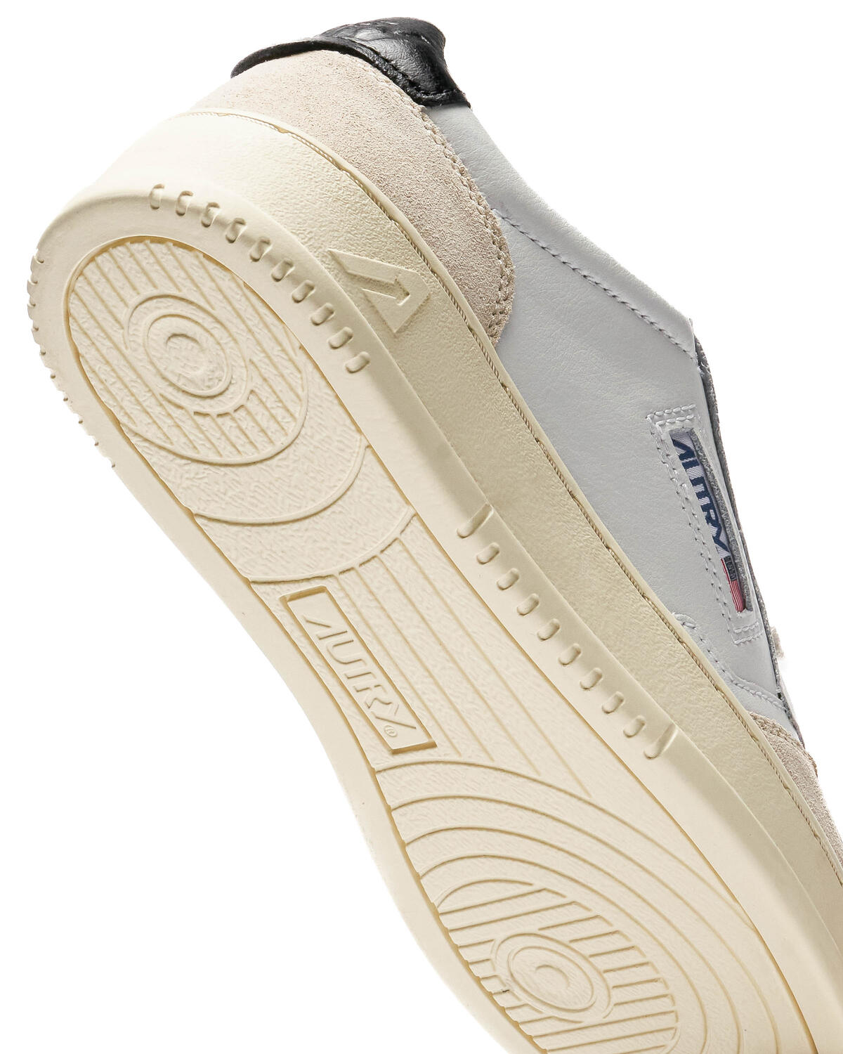 Autry Medalist Low White / Black (Women's) - Image 14