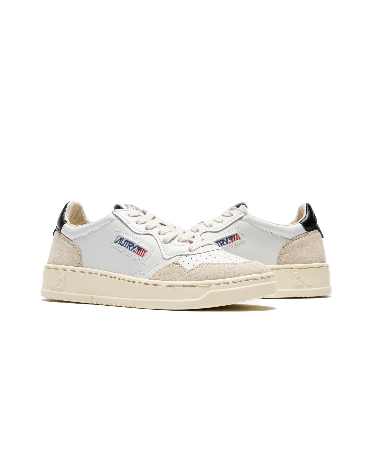 Autry Medalist Low White / Black (Women's) - Image 12